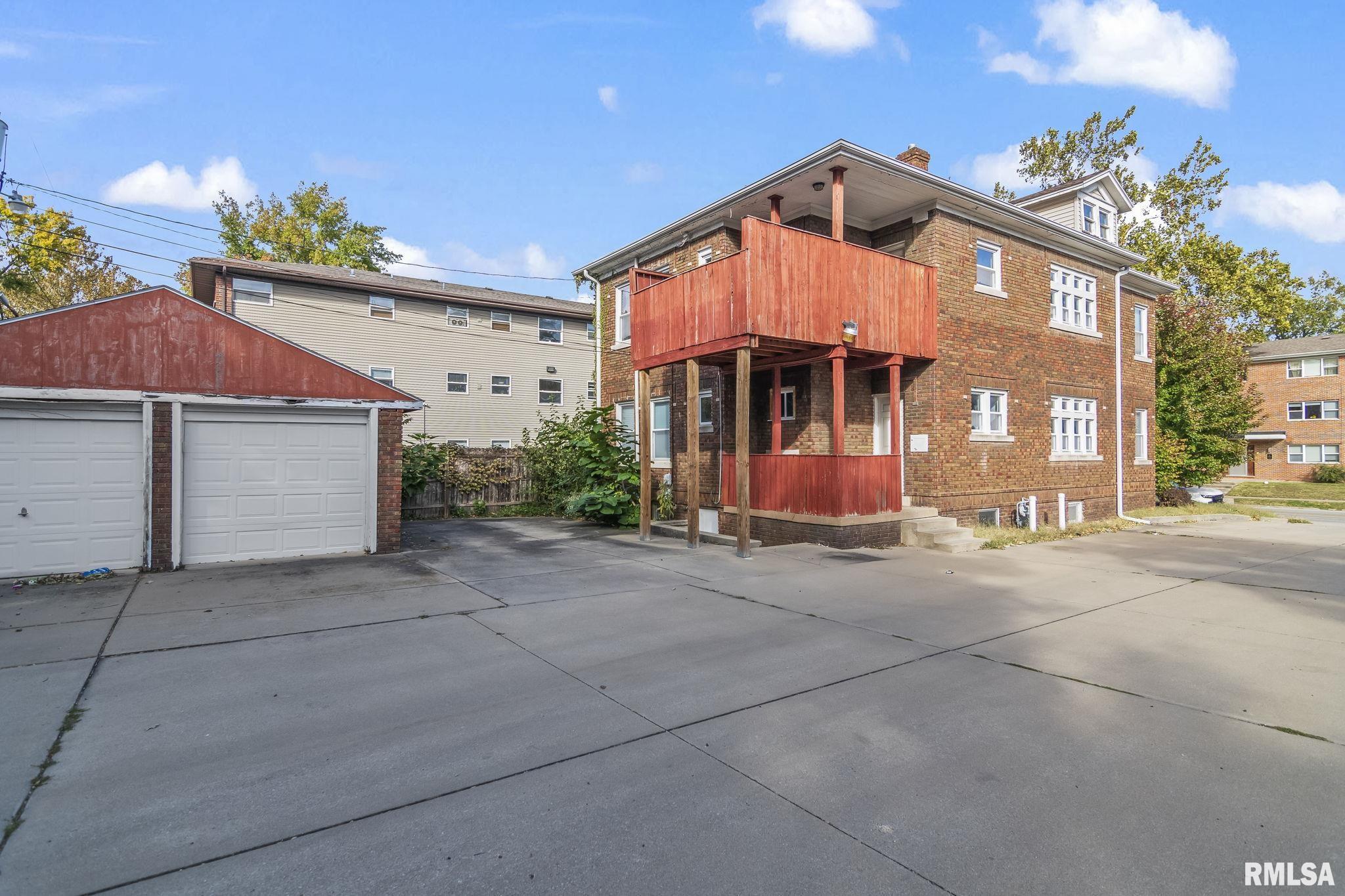 907 S 4TH Street