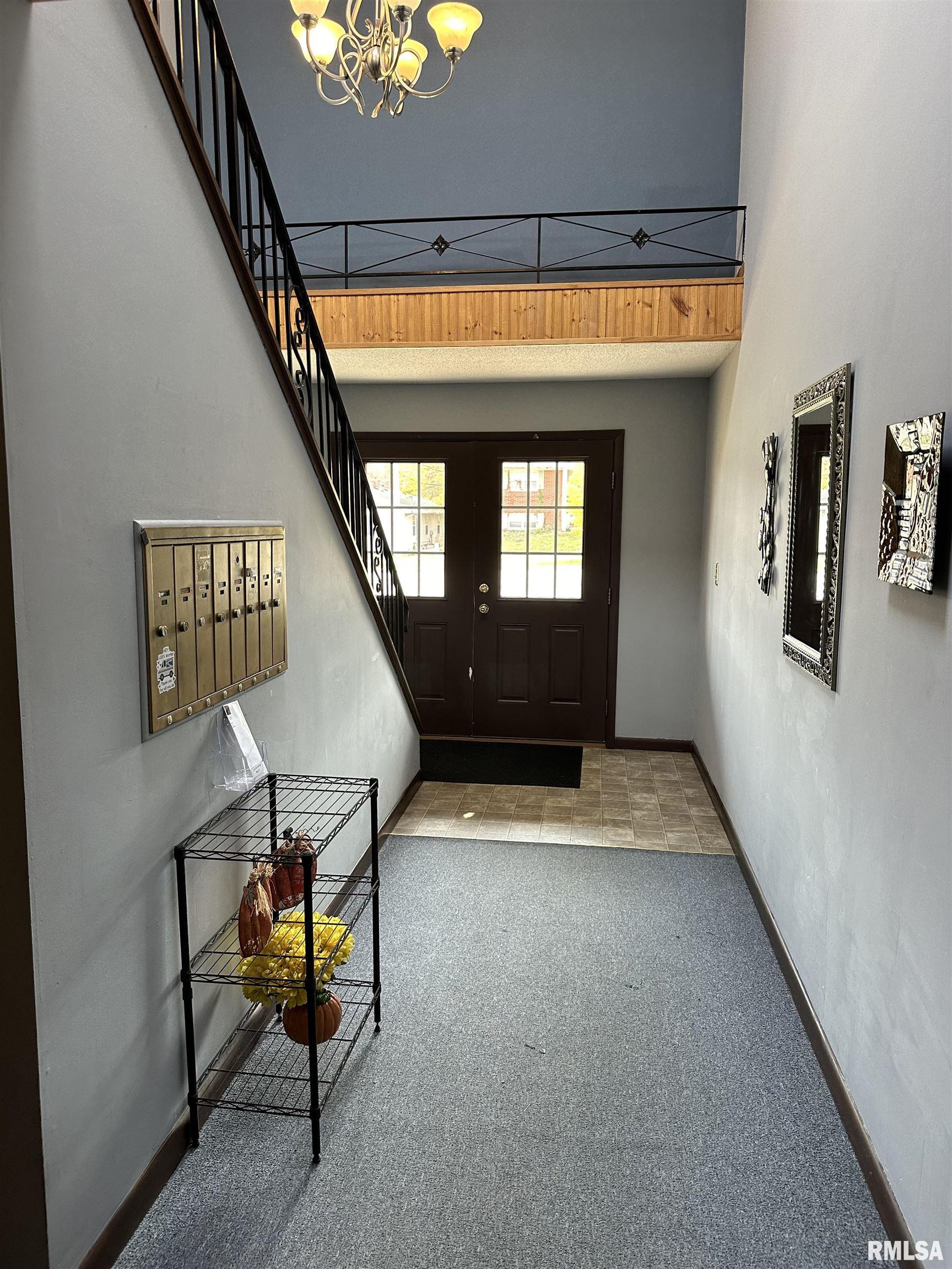 2081 W MONROE Street Unit: 2