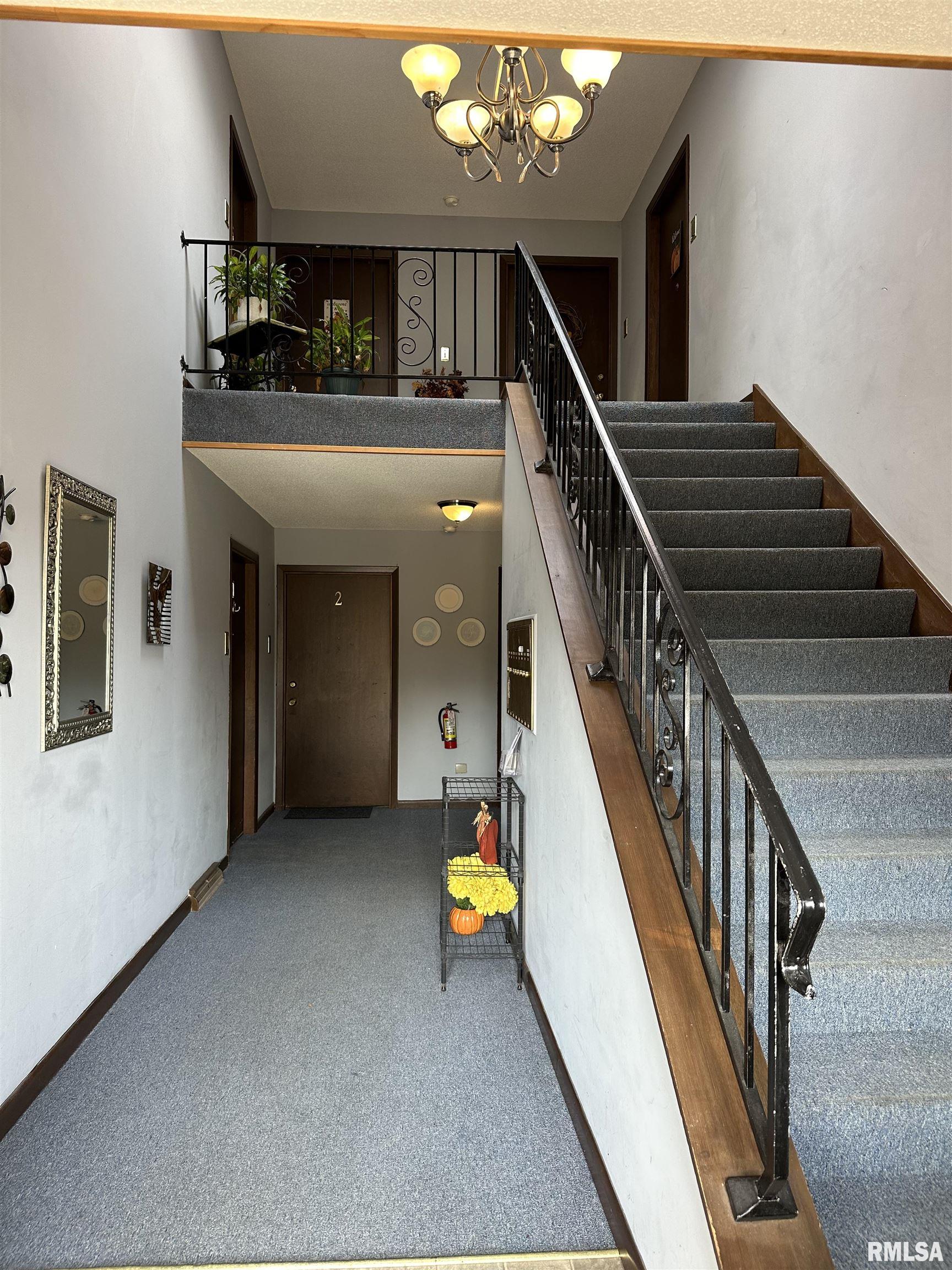 2081 W MONROE Street Unit: 2