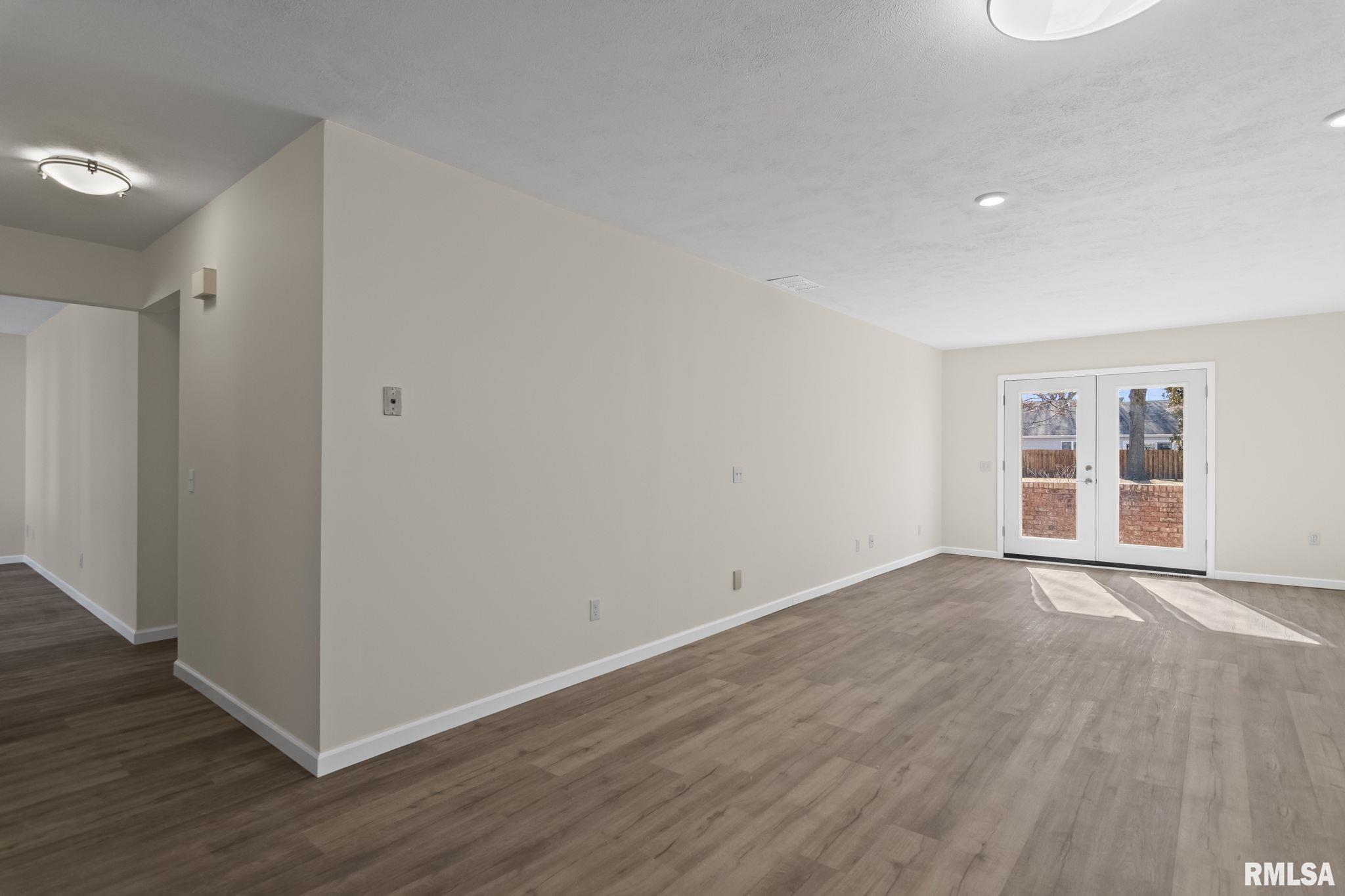 1805 S Buhr Mill Court