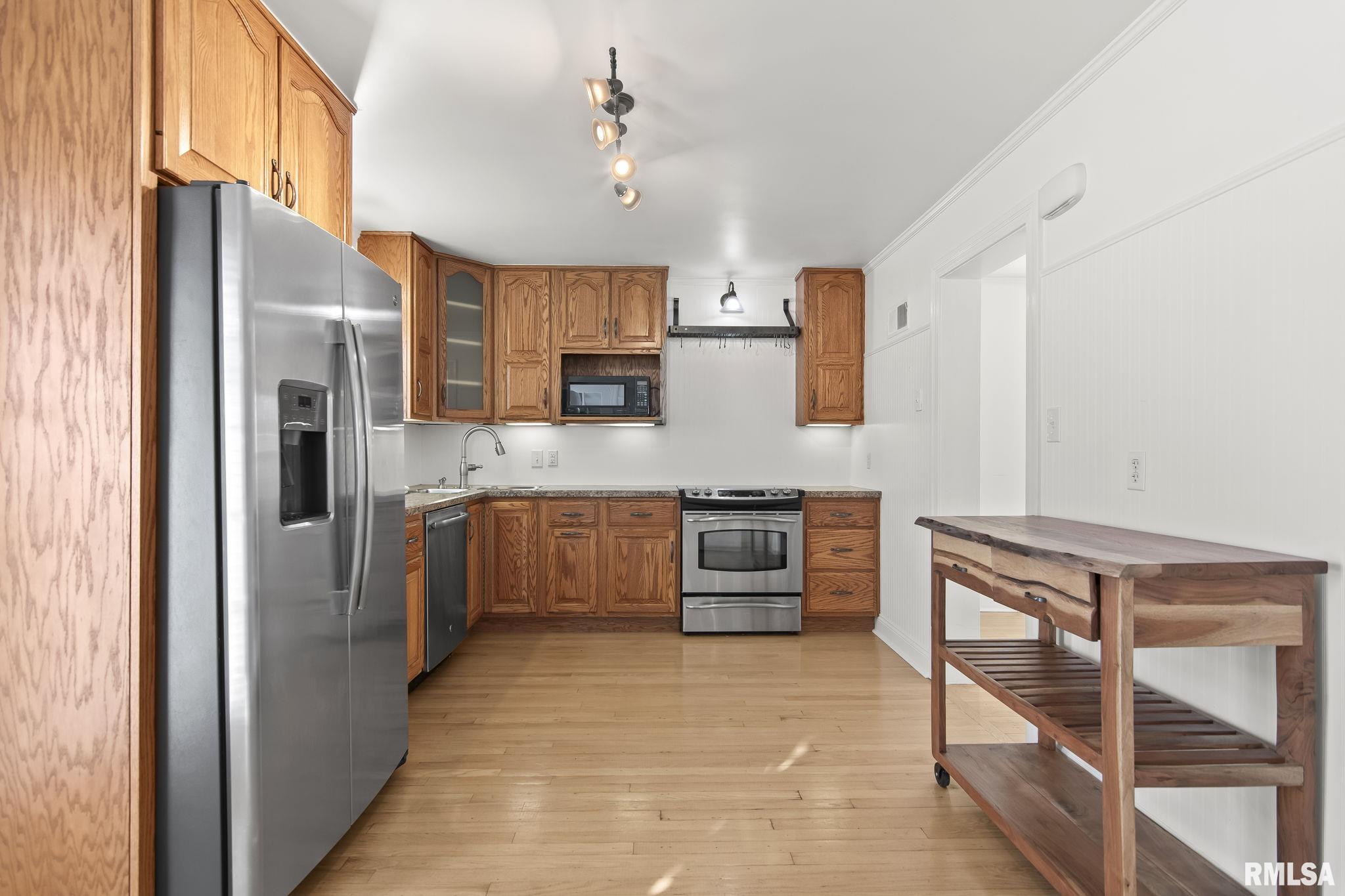 2016 S WHITTIER Avenue