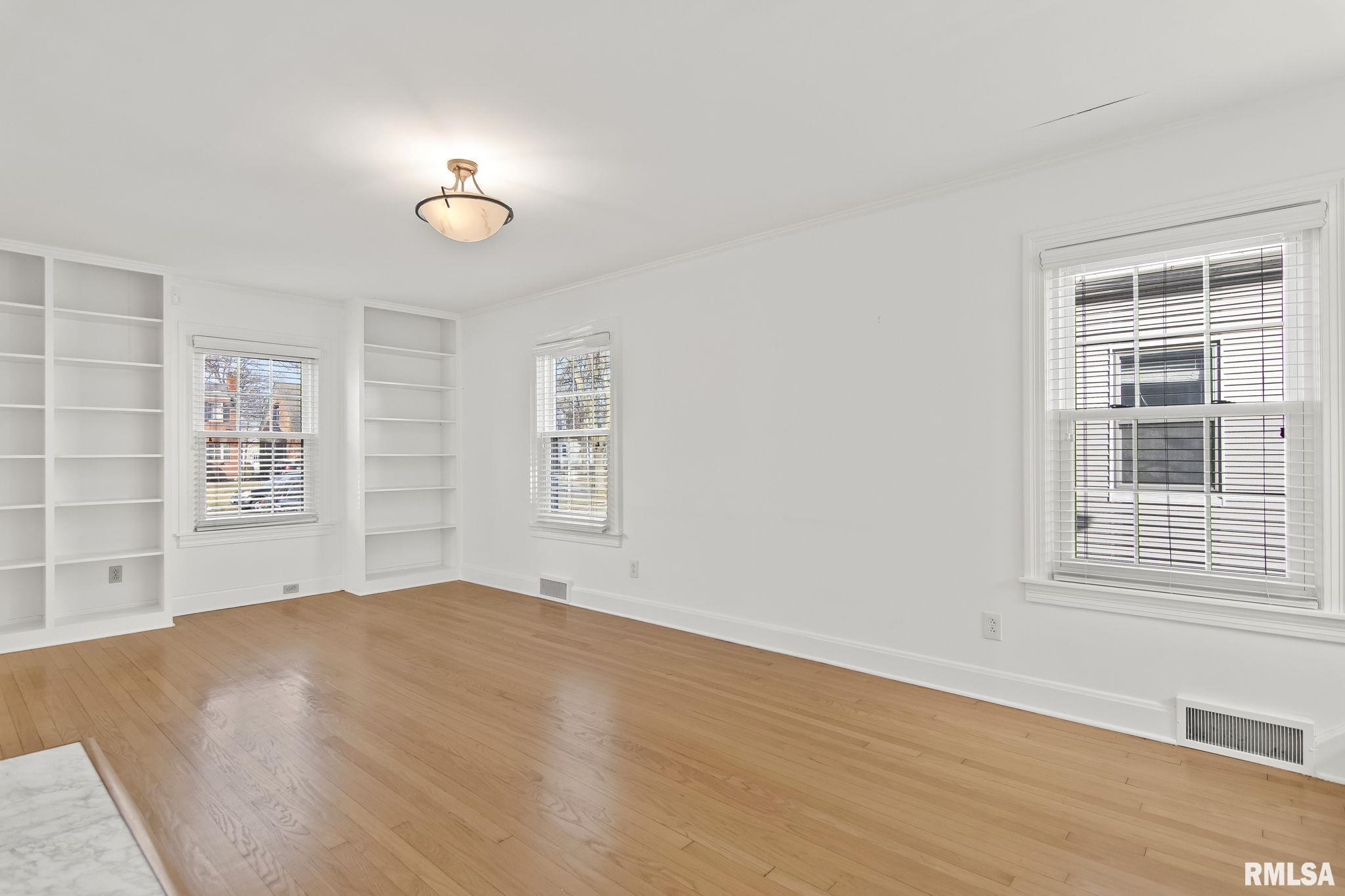 2016 S WHITTIER Avenue