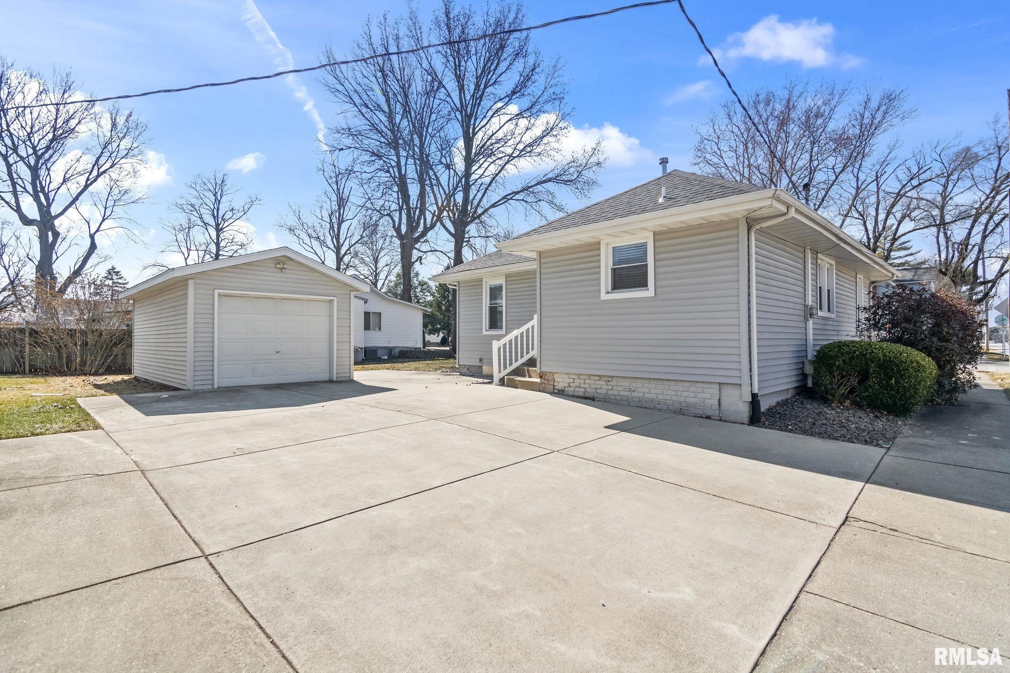 3300 S 4TH Street