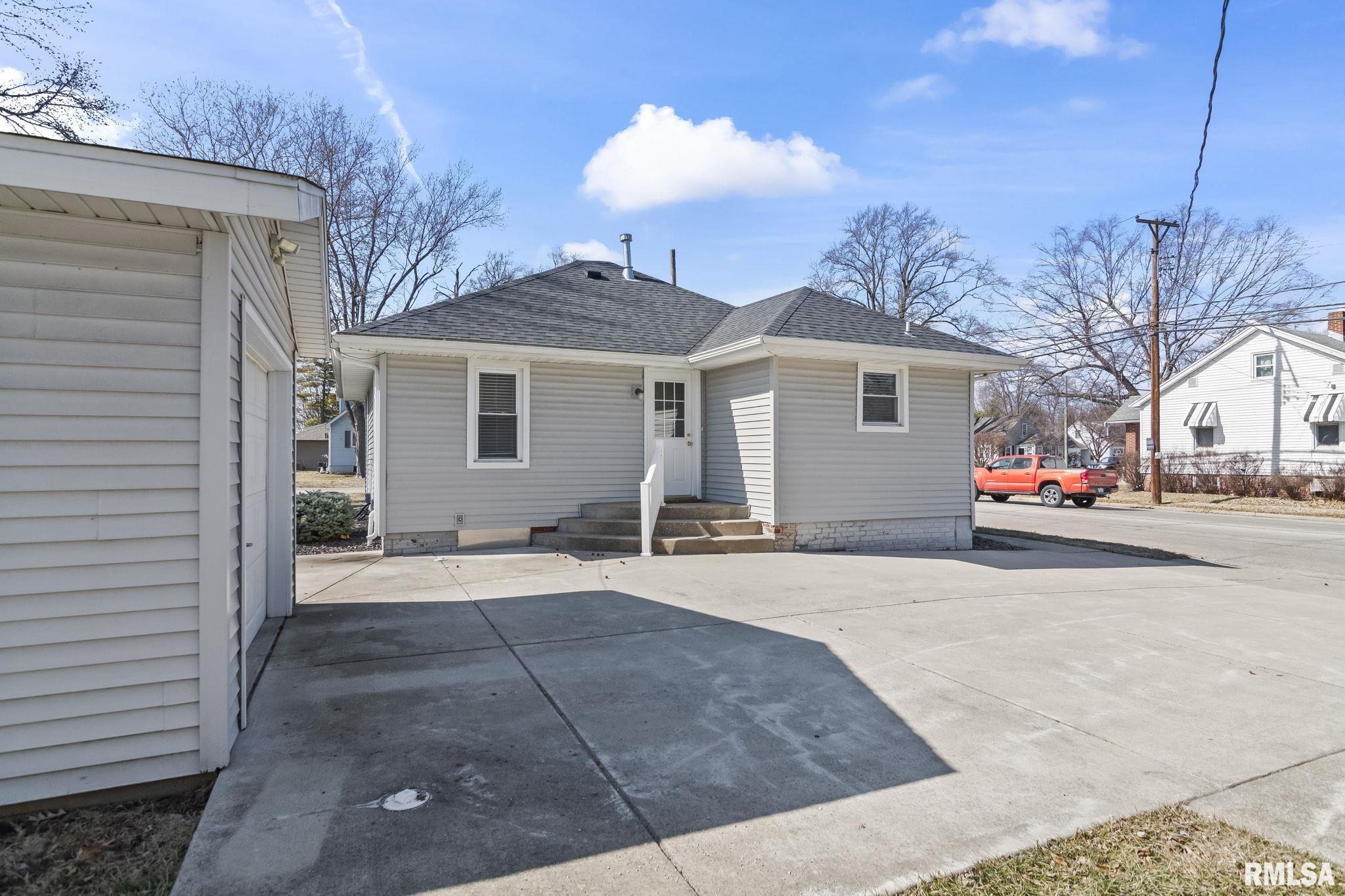 3300 S 4TH Street