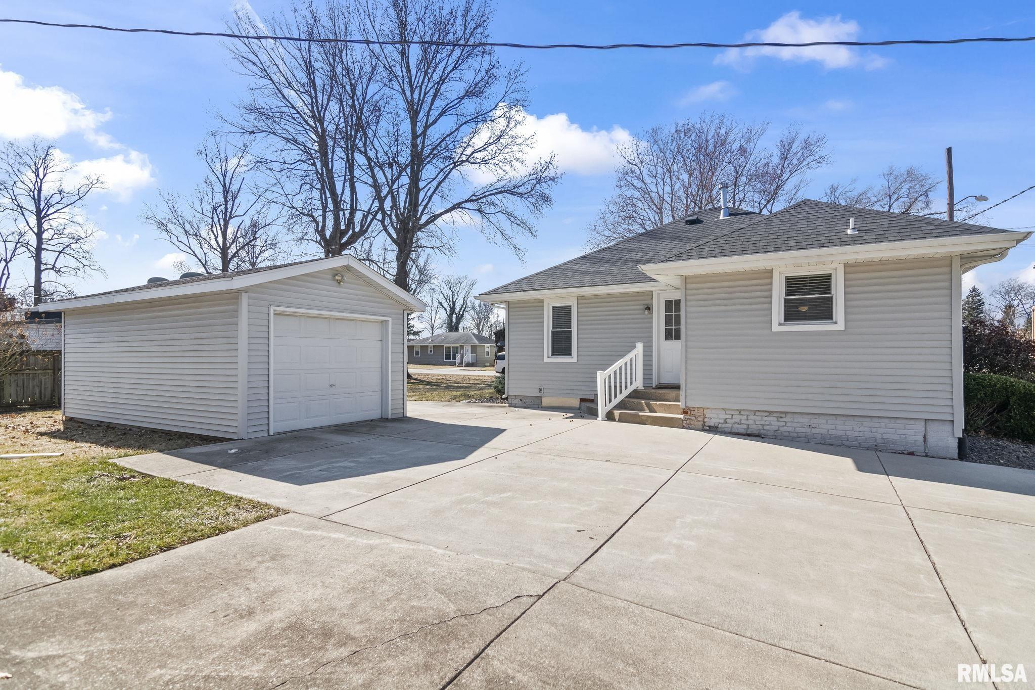 3300 S 4TH Street