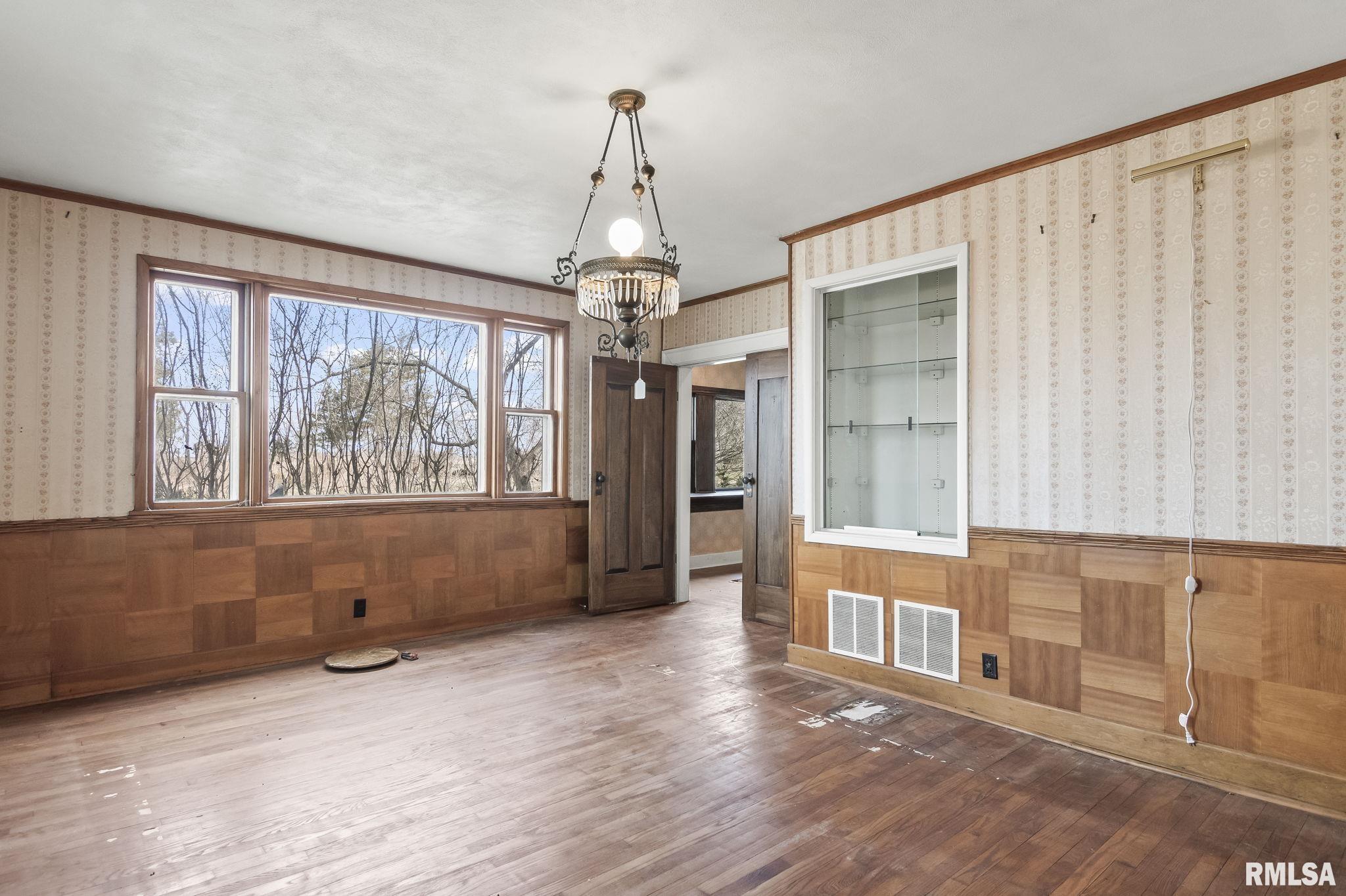 570 W ANDREW Road