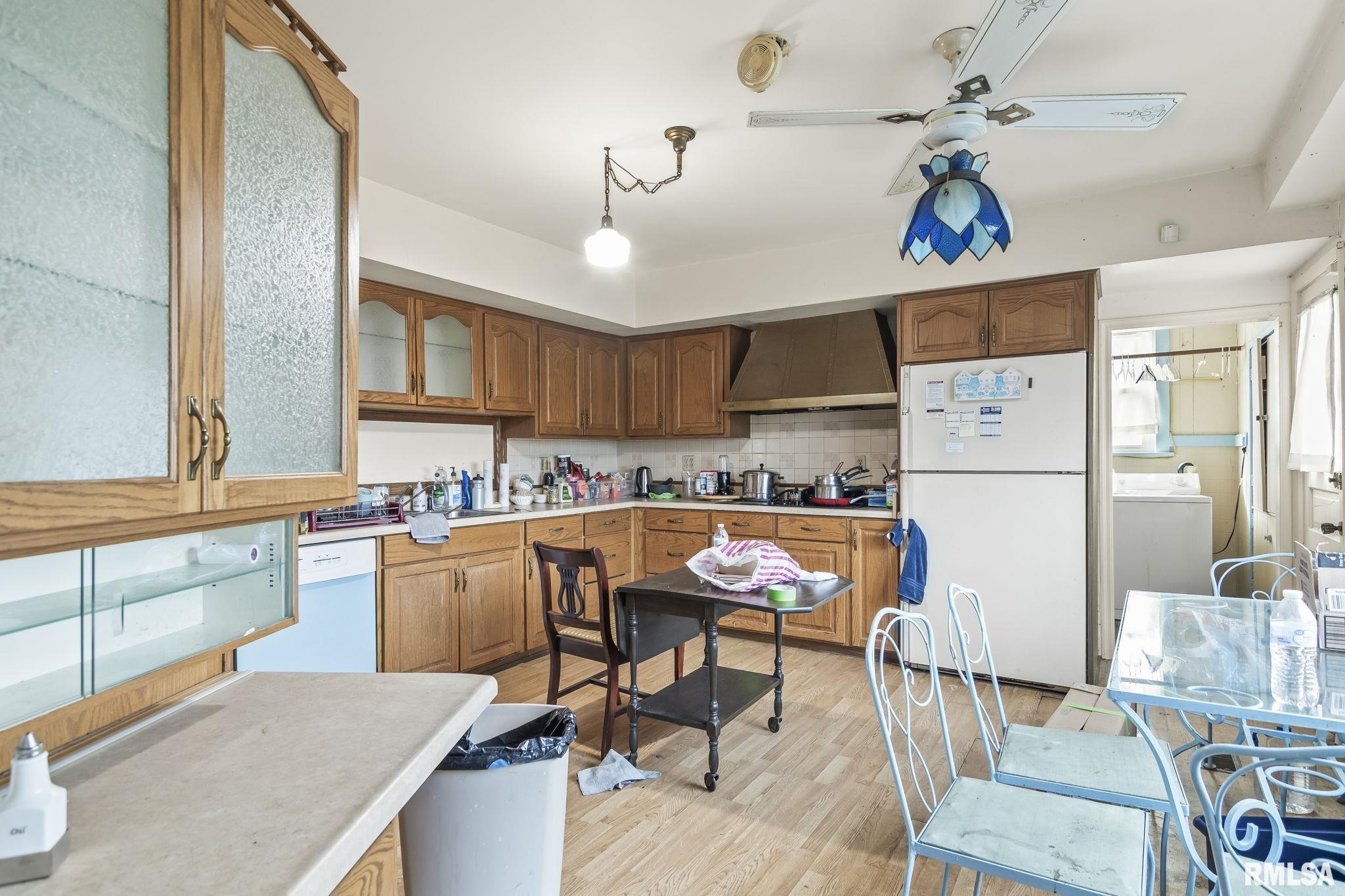 570 W ANDREW Road