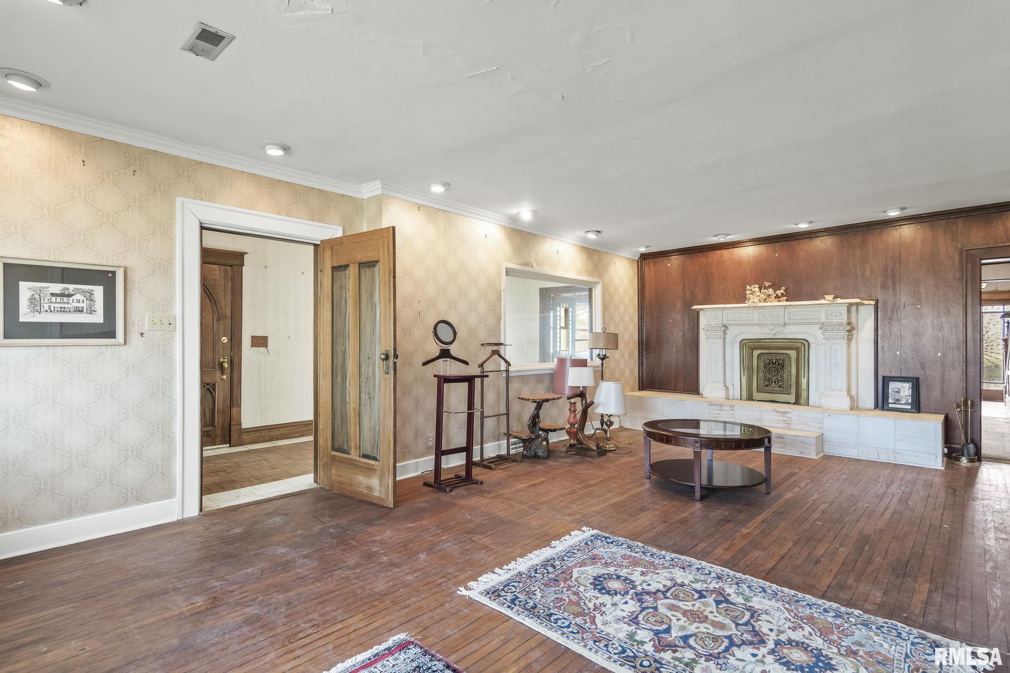 570 W ANDREW Road