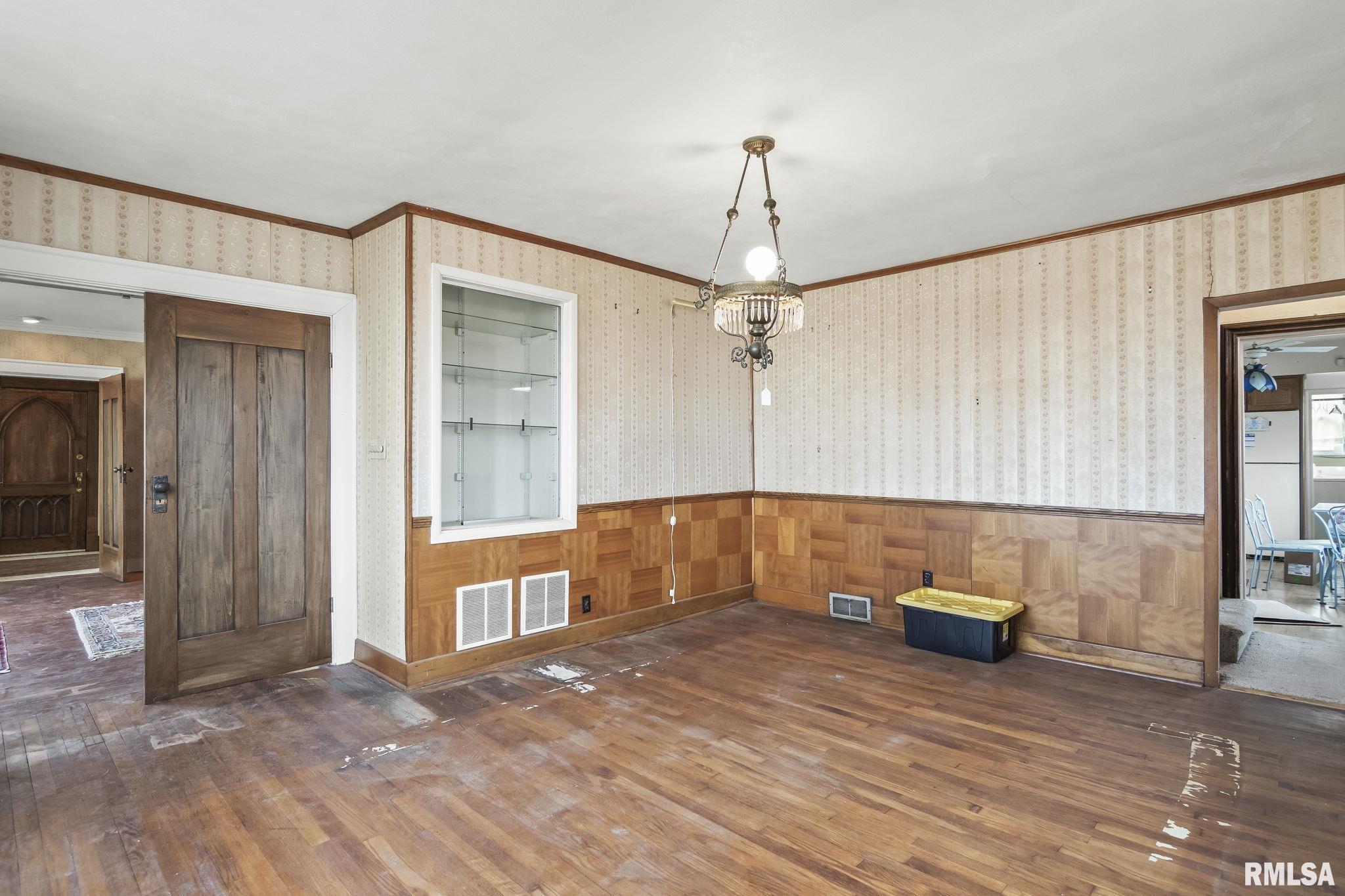 570 W ANDREW Road