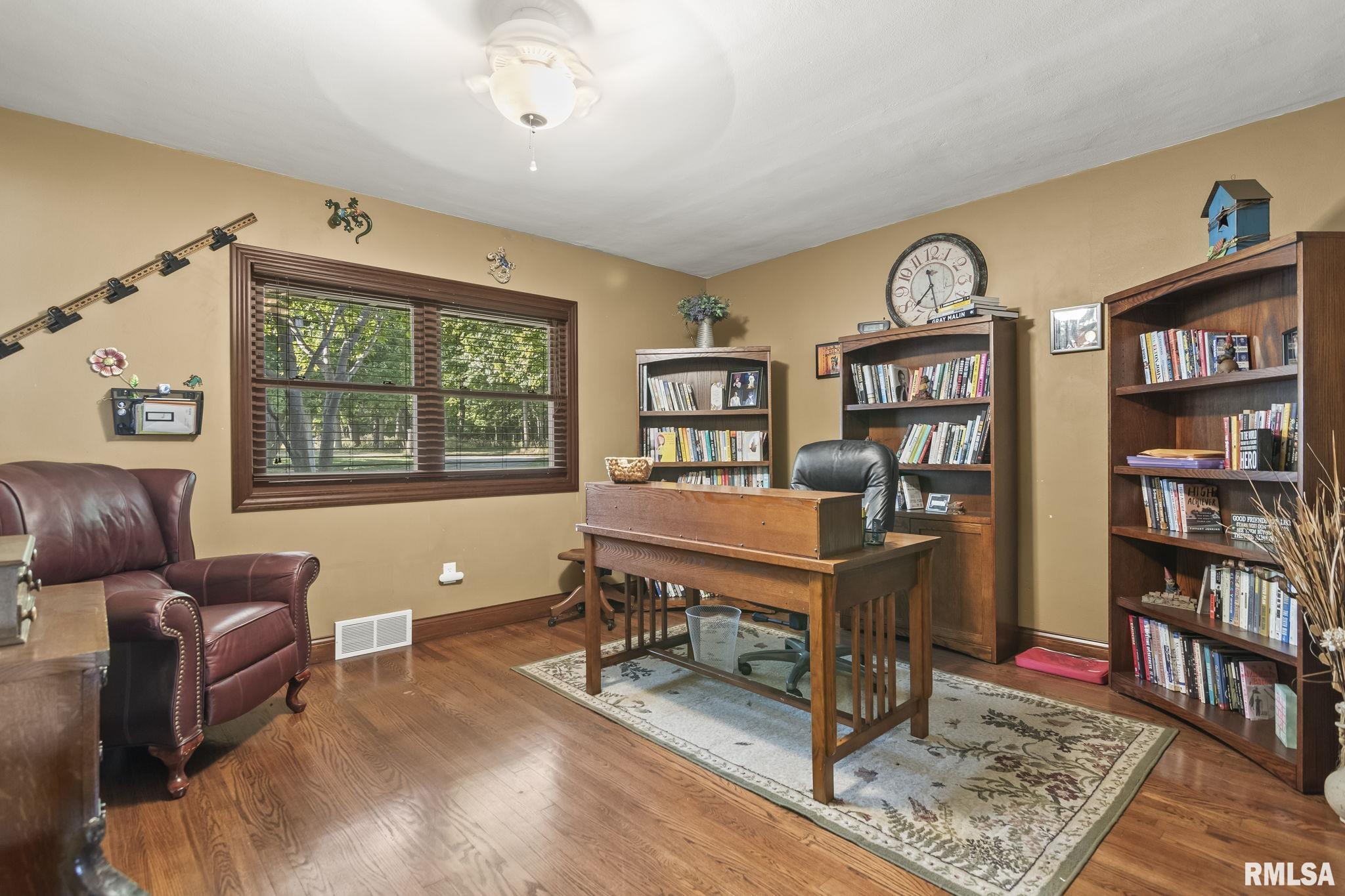 108 E Hazel Dell Lane