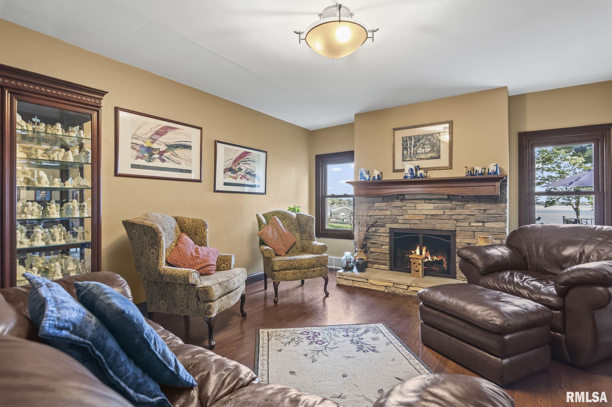 108 E Hazel Dell Lane