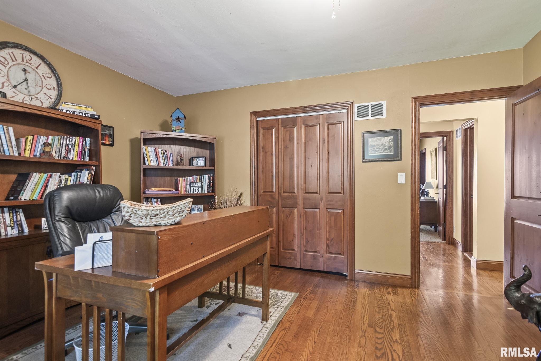 108 E Hazel Dell Lane