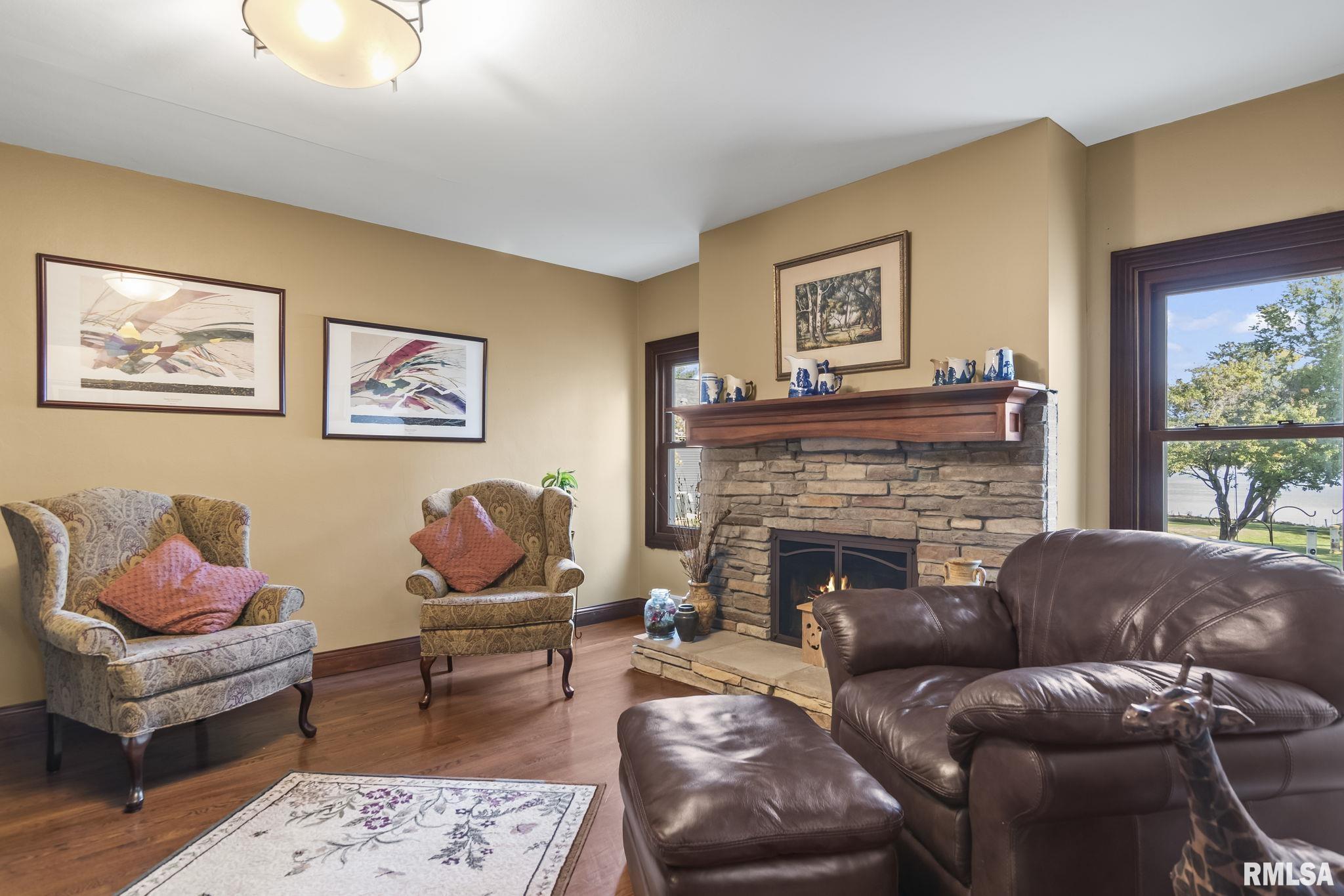 108 E Hazel Dell Lane