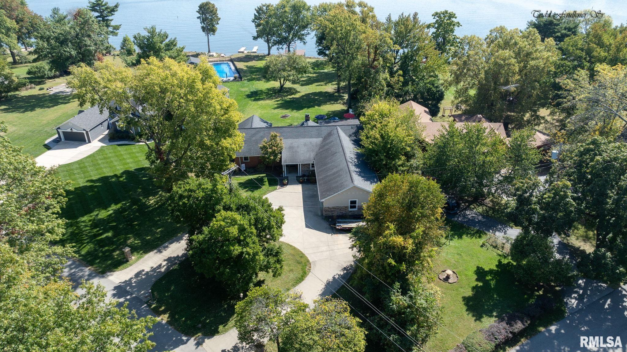 108 E Hazel Dell Lane
