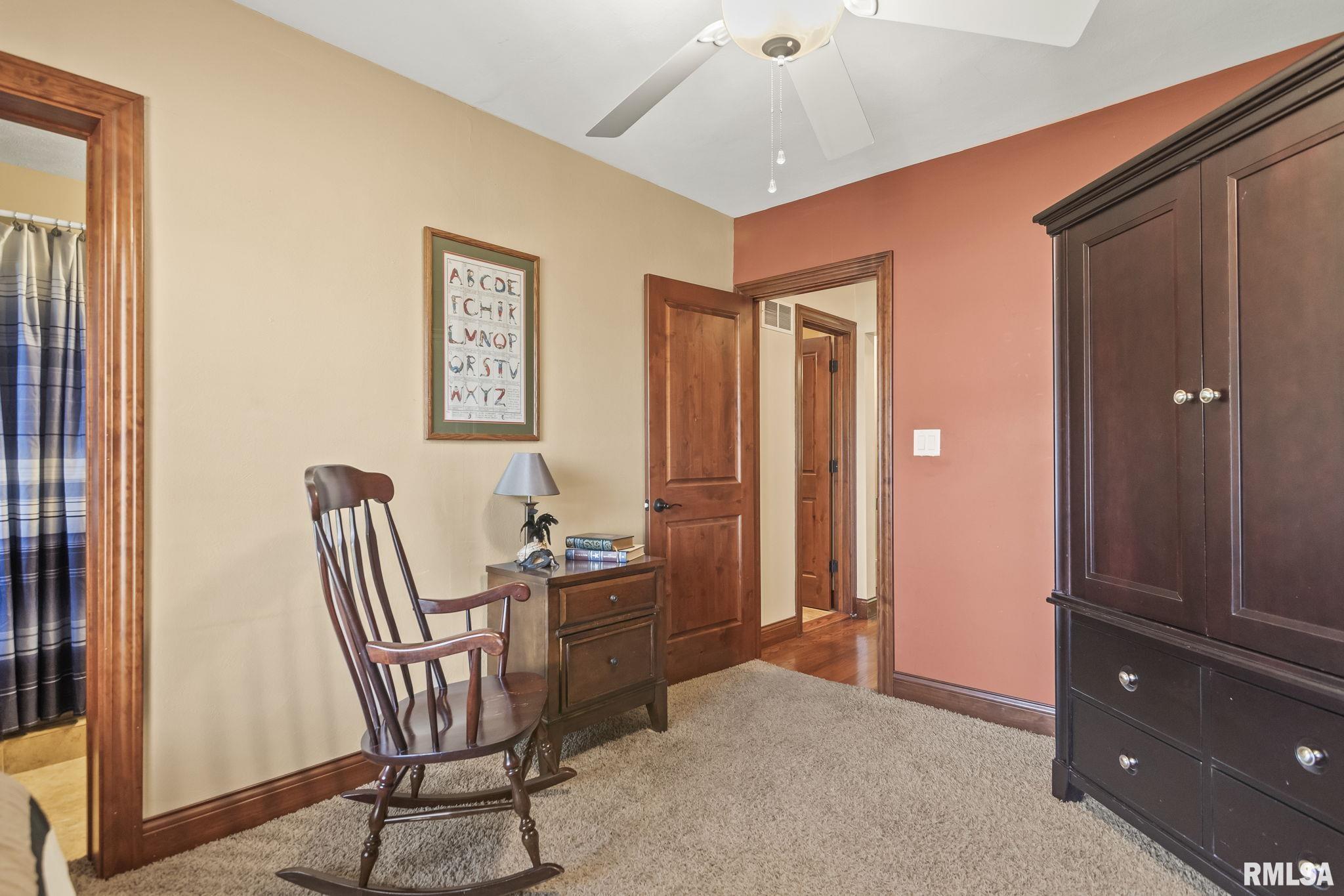 108 E Hazel Dell Lane