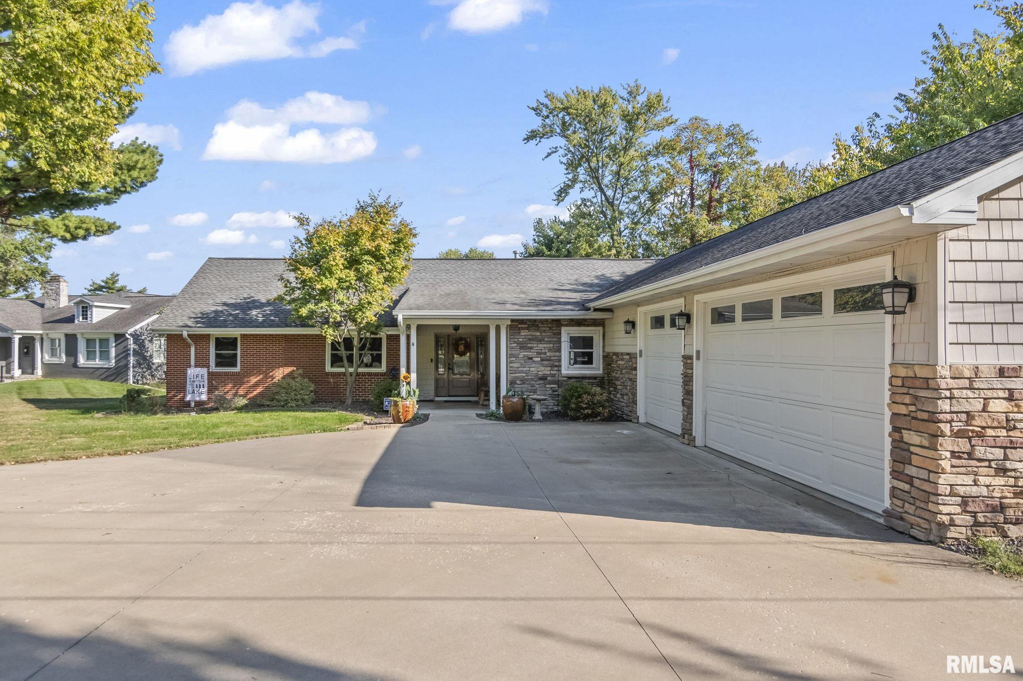 108 E Hazel Dell Lane