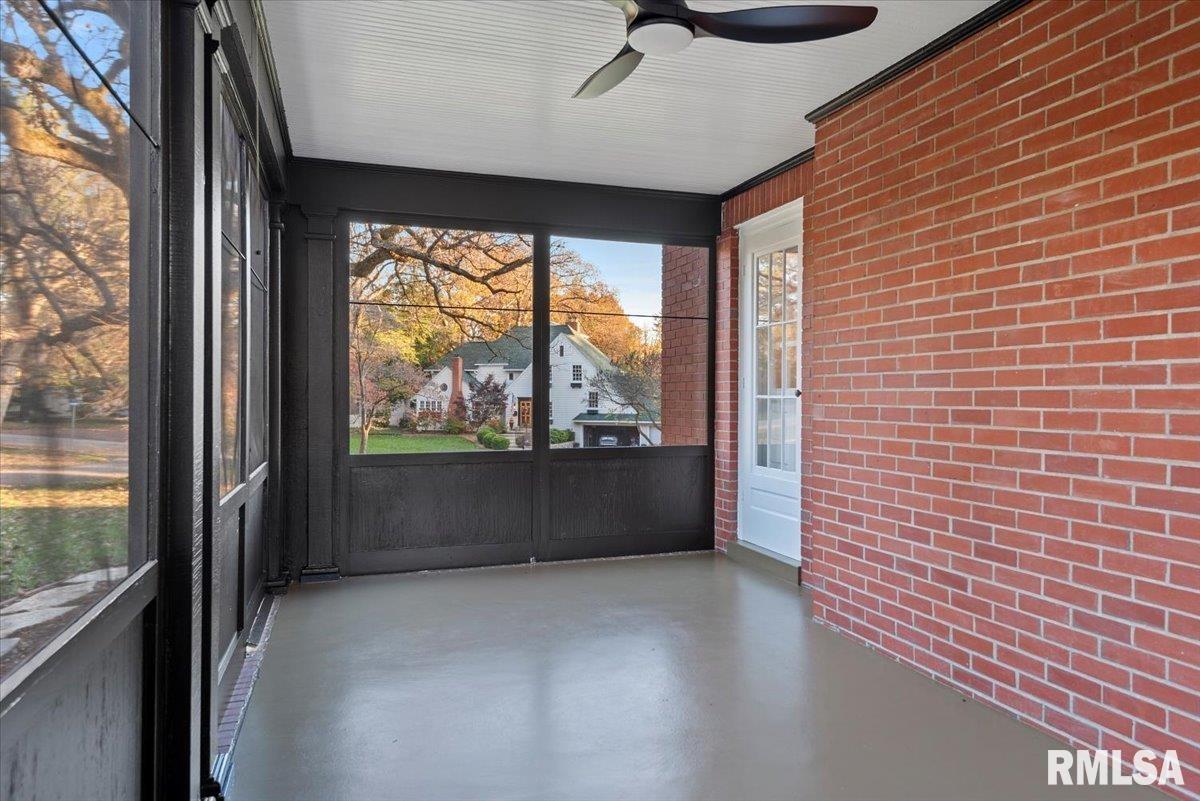 2211 S Wiggins Avenue