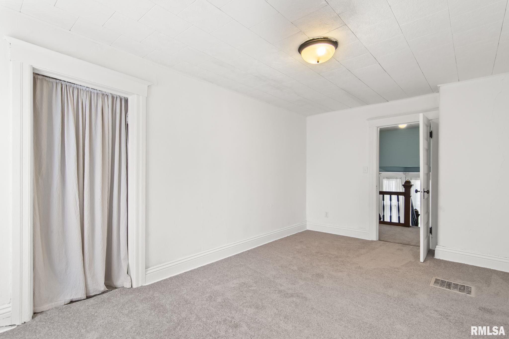 801 S PARK Avenue