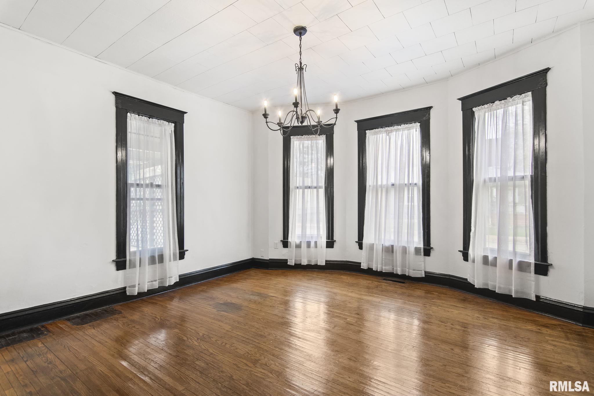 801 S PARK Avenue