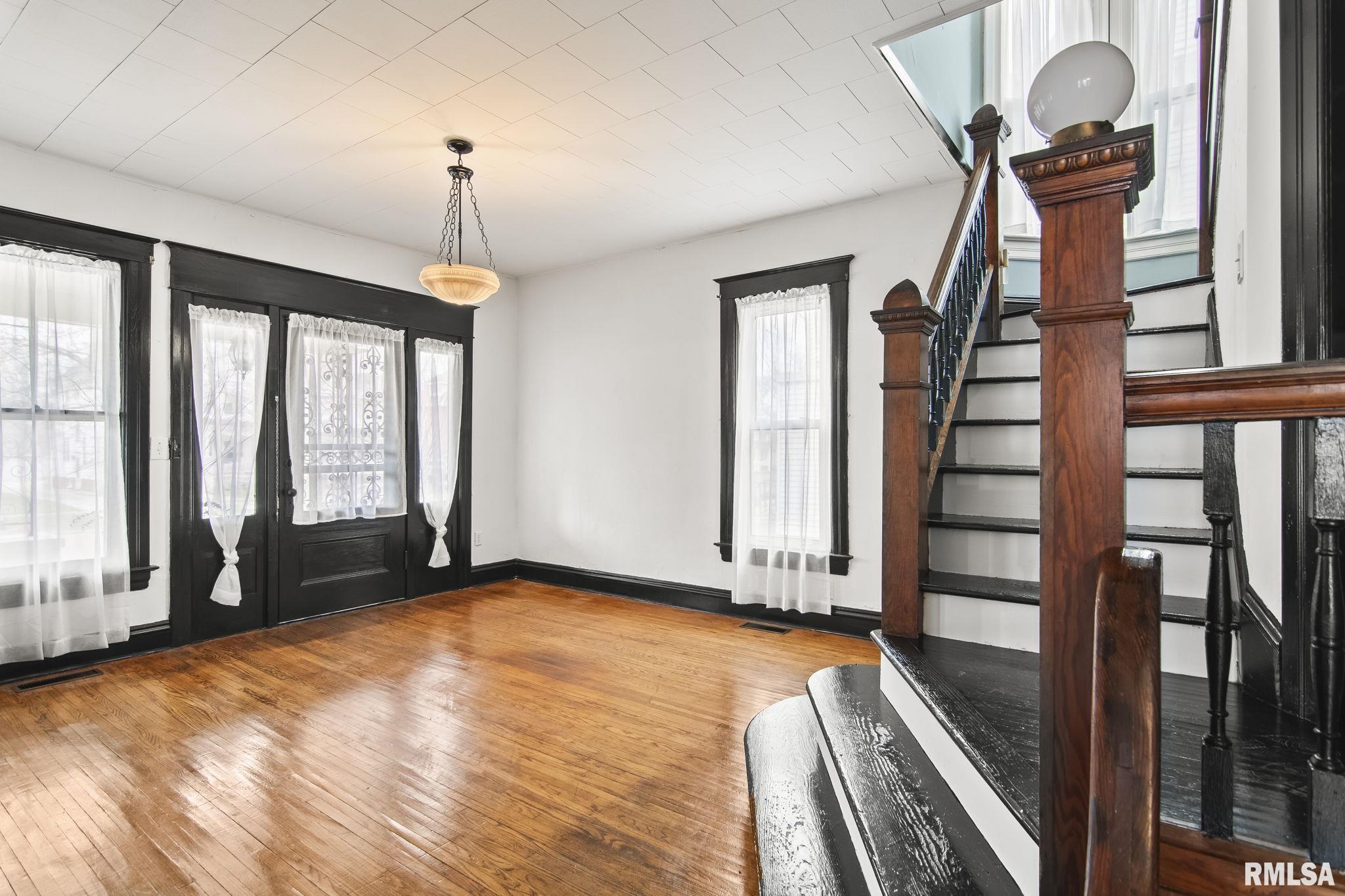 801 S PARK Avenue