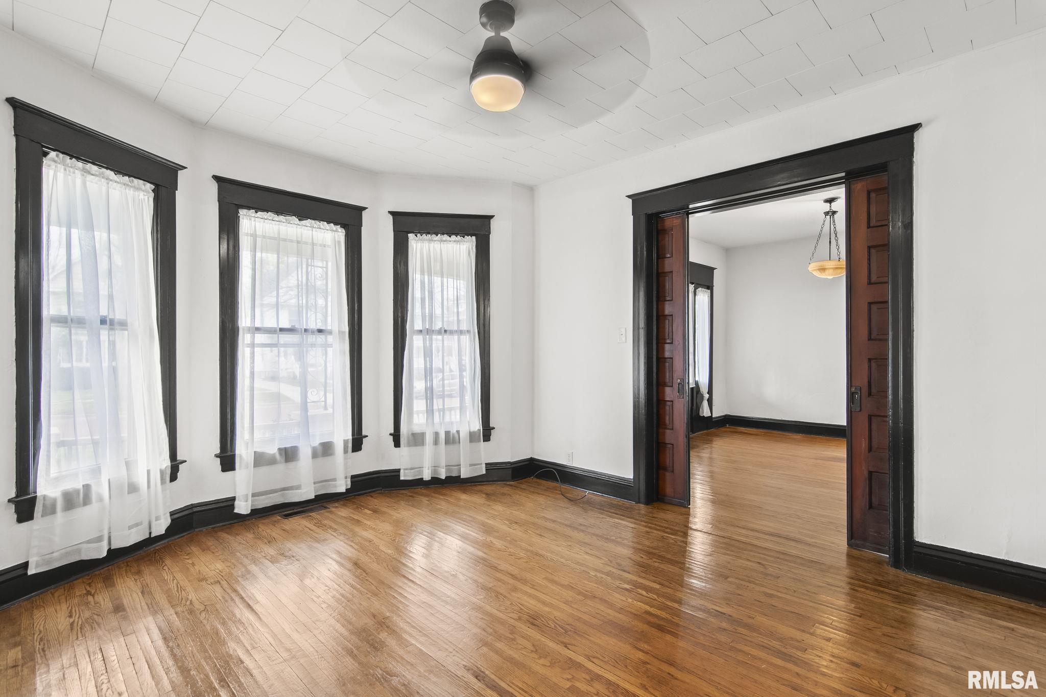 801 S PARK Avenue