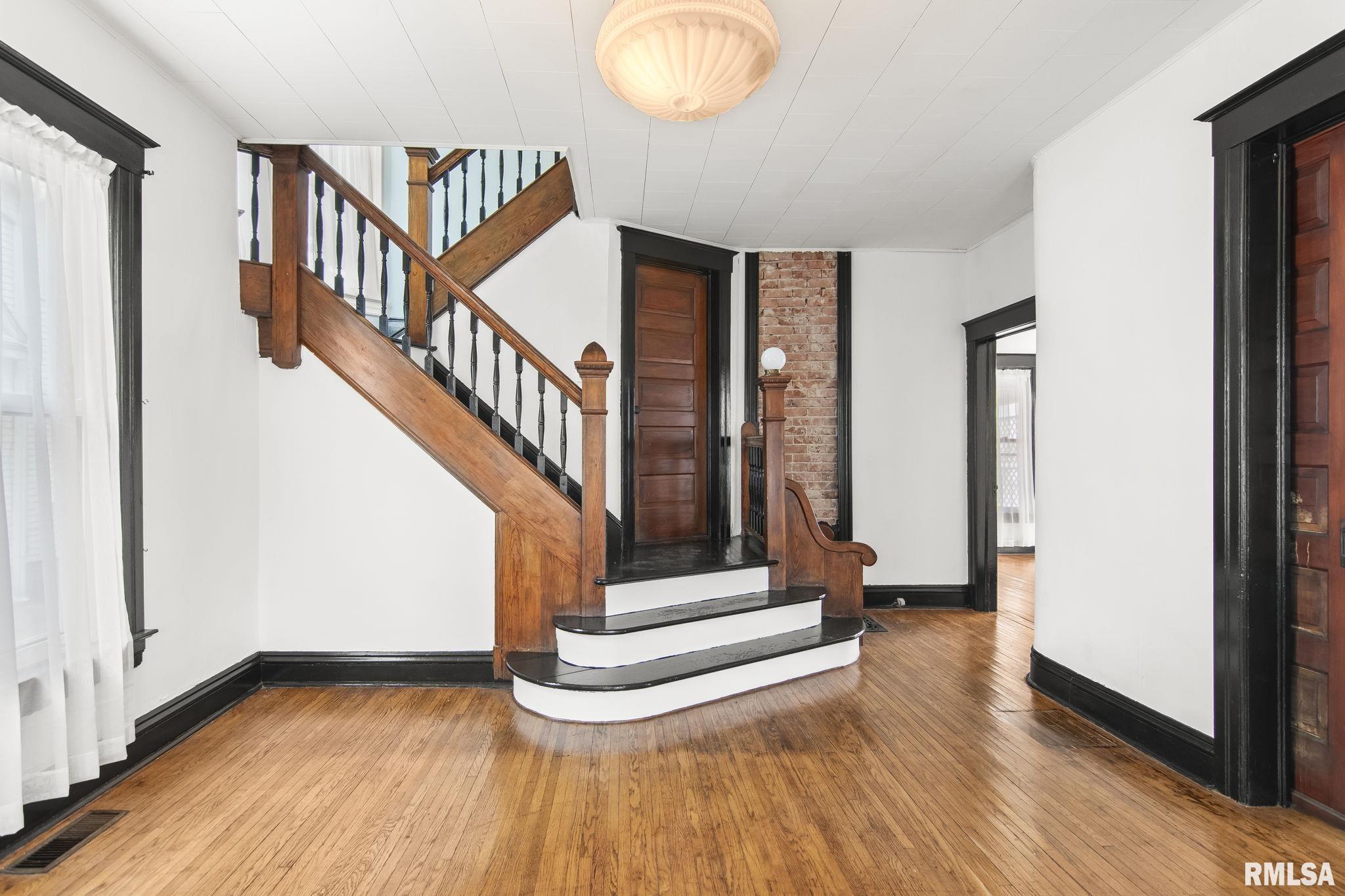 801 S PARK Avenue
