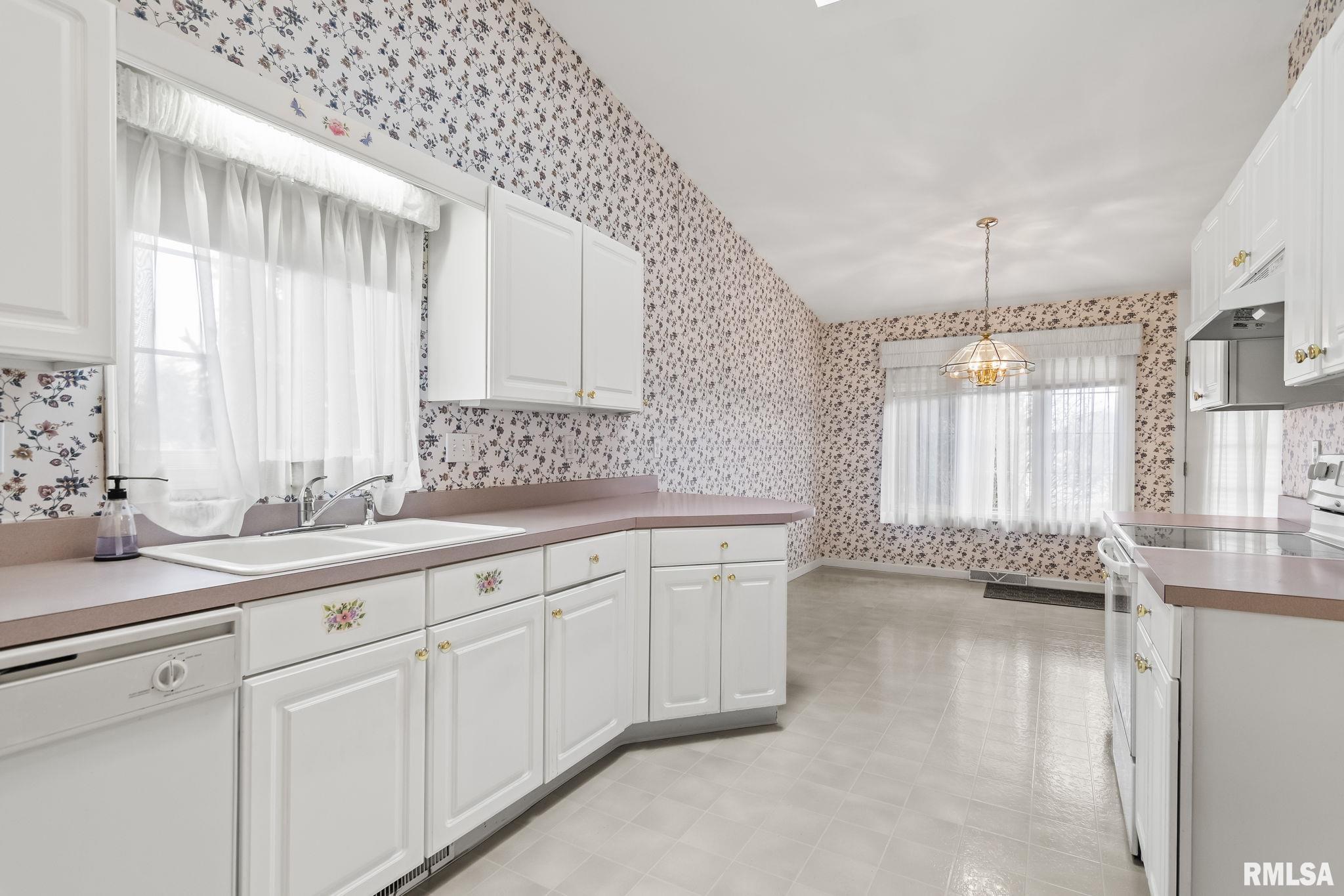 5000 EAGLE RIDGE Drive