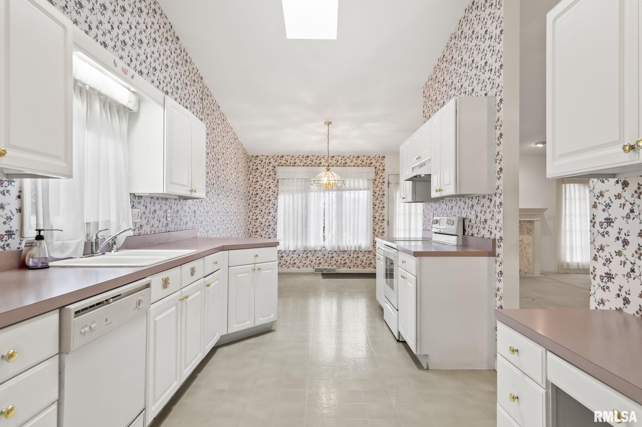 5000 EAGLE RIDGE Drive