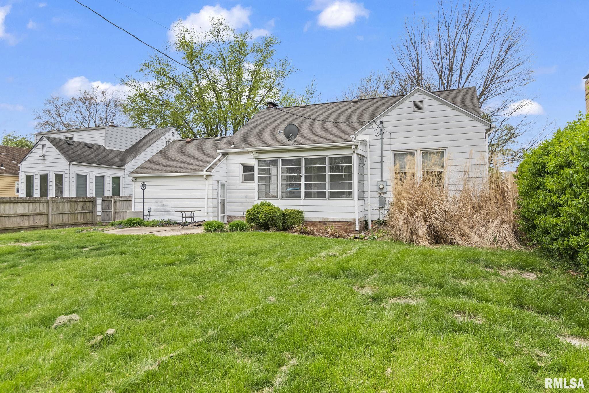 2004 S WALNUT Street