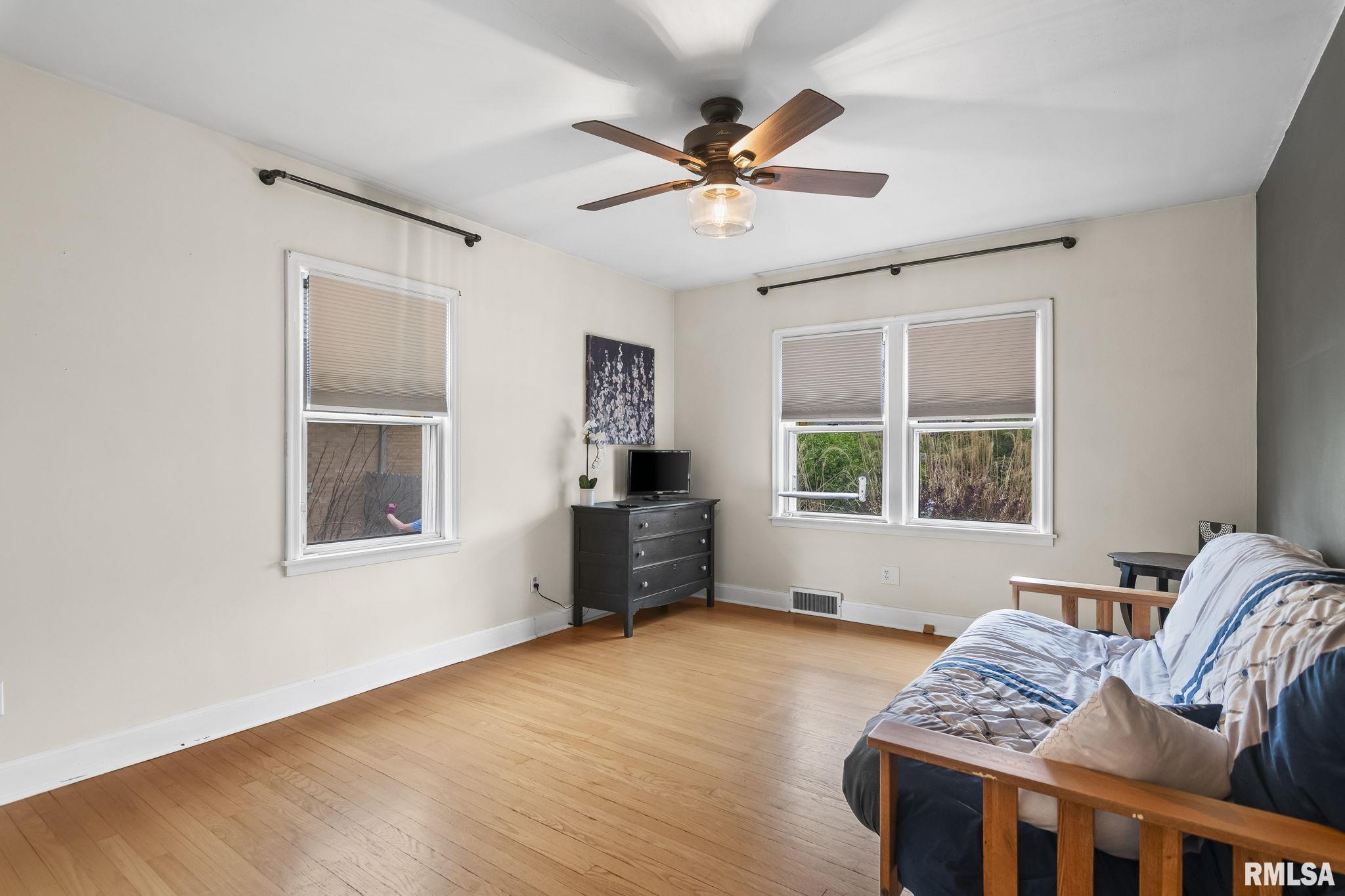 2004 S WALNUT Street