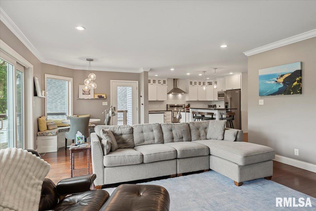 20 East Hazel Dell Lane