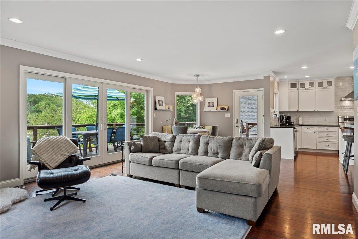 20 East Hazel Dell Lane