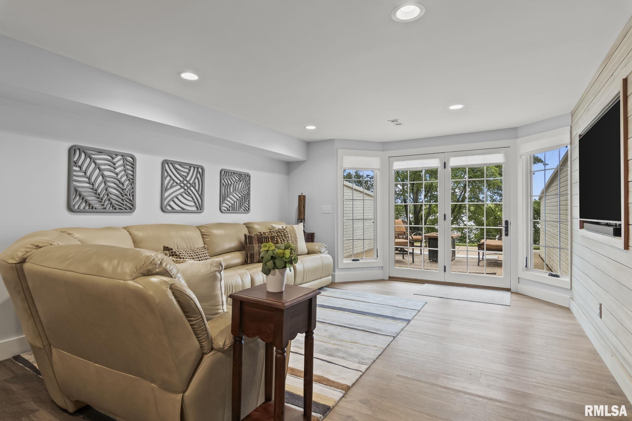 17 OAK Lane