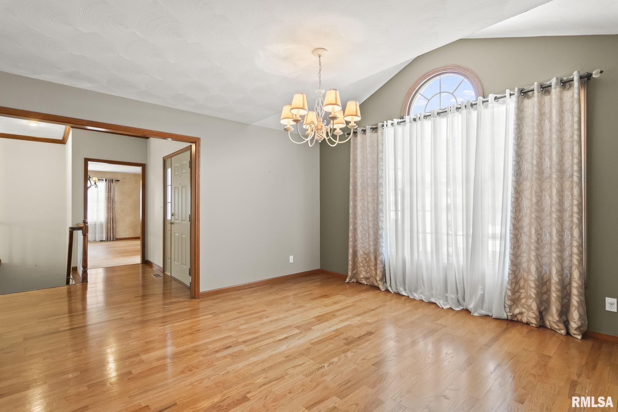 2526 CHAPEL HILL Drive