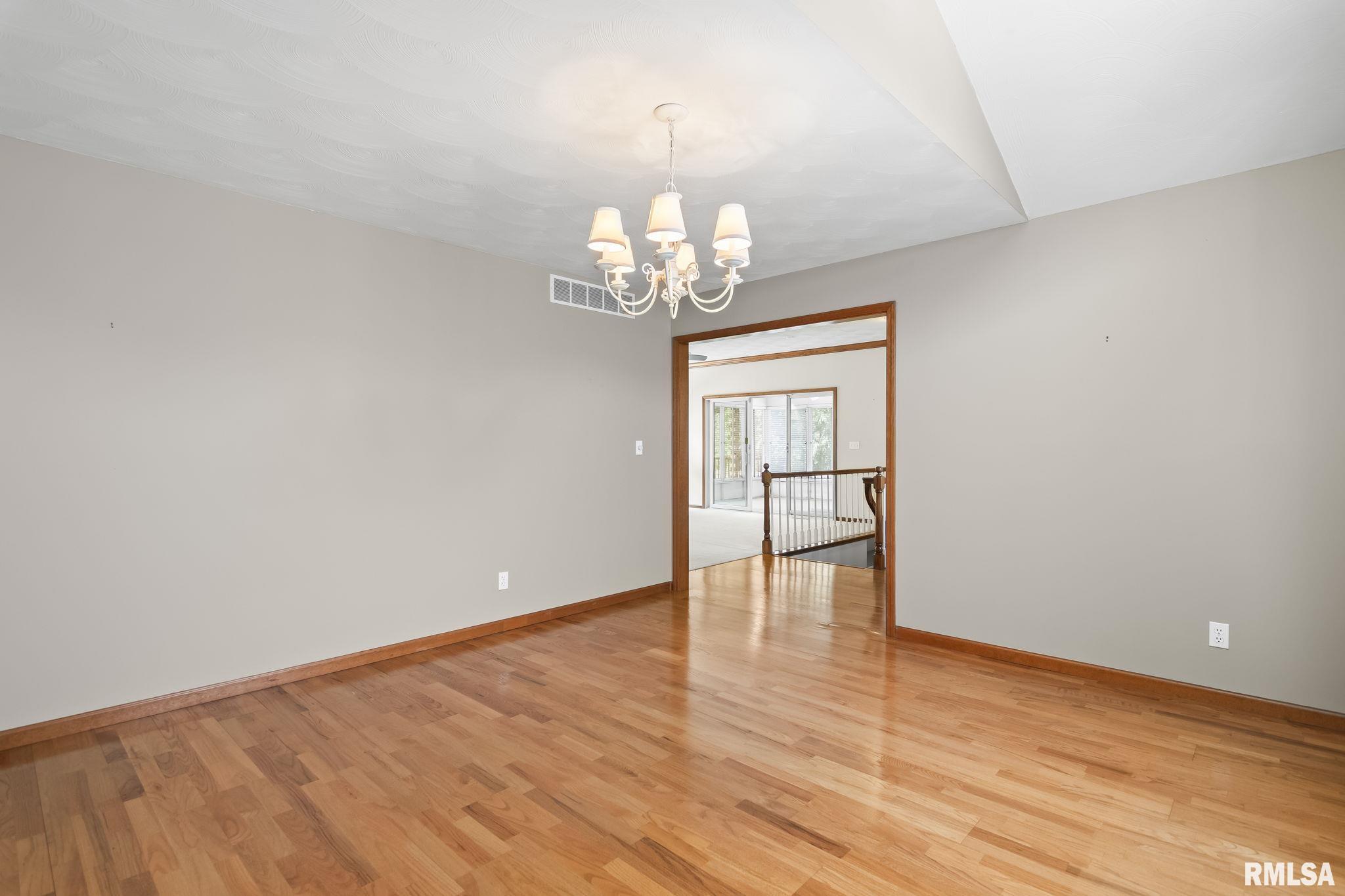 2526 CHAPEL HILL Drive