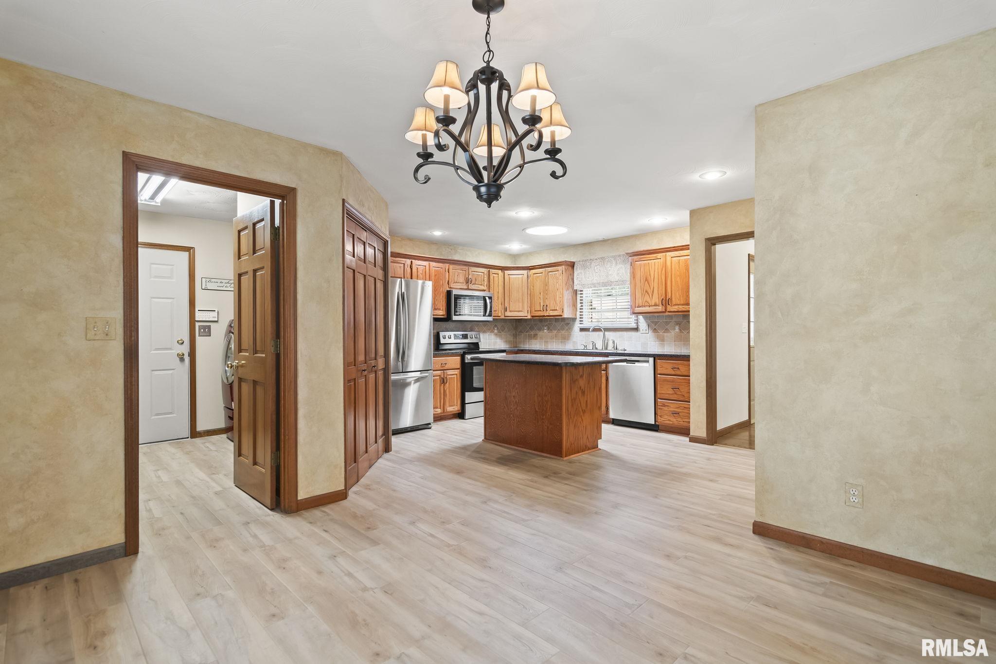 2526 CHAPEL HILL Drive