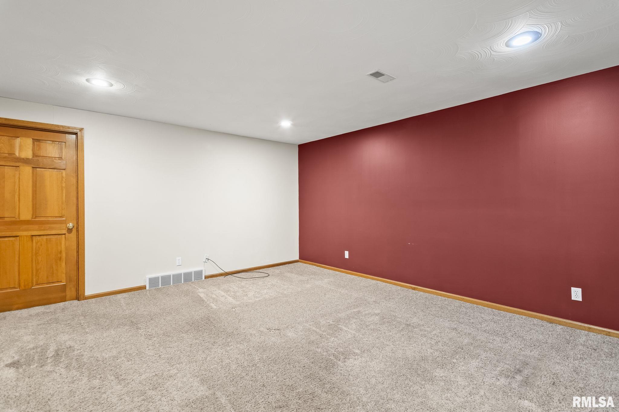 2526 CHAPEL HILL Drive