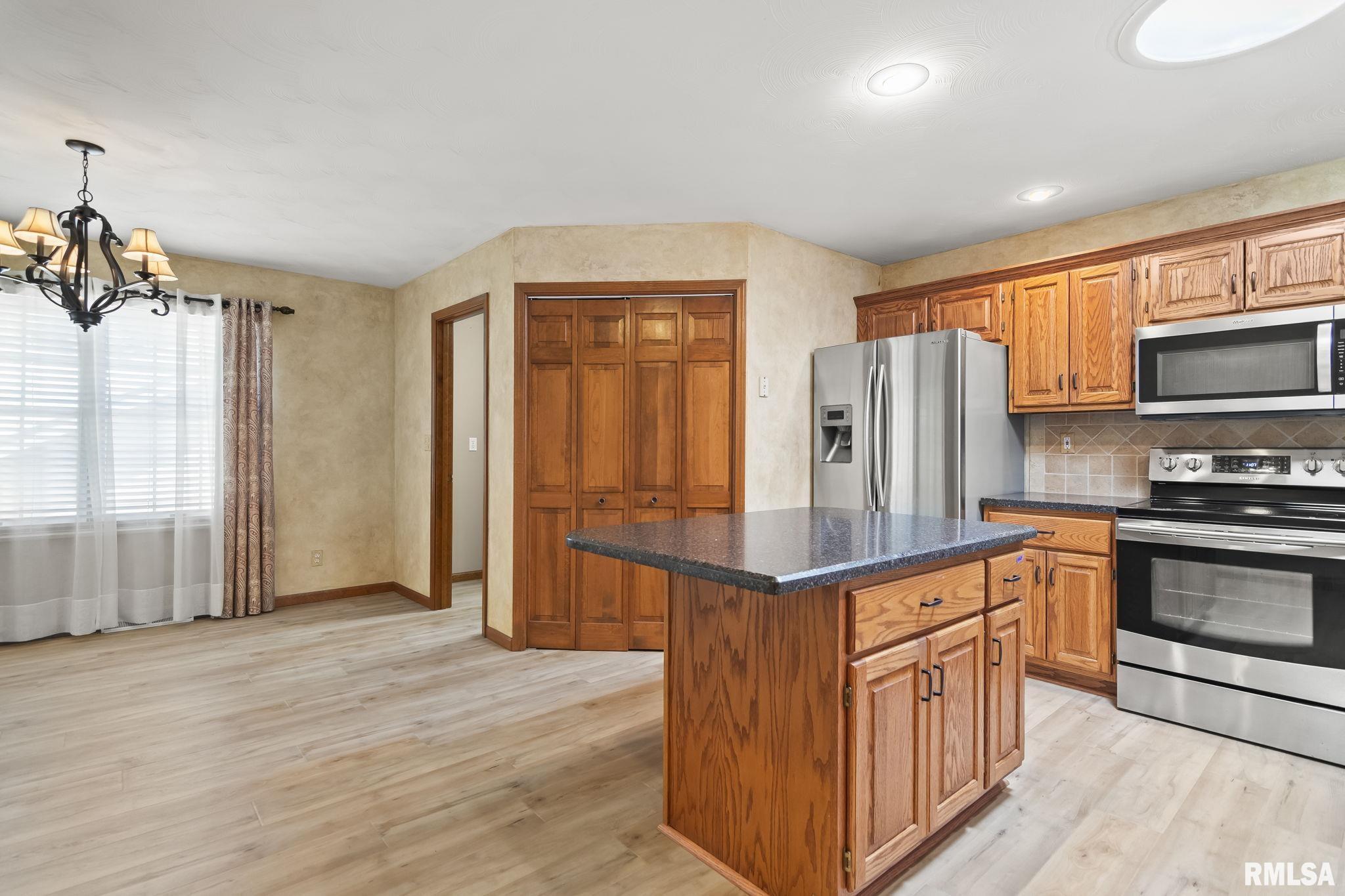 2526 CHAPEL HILL Drive