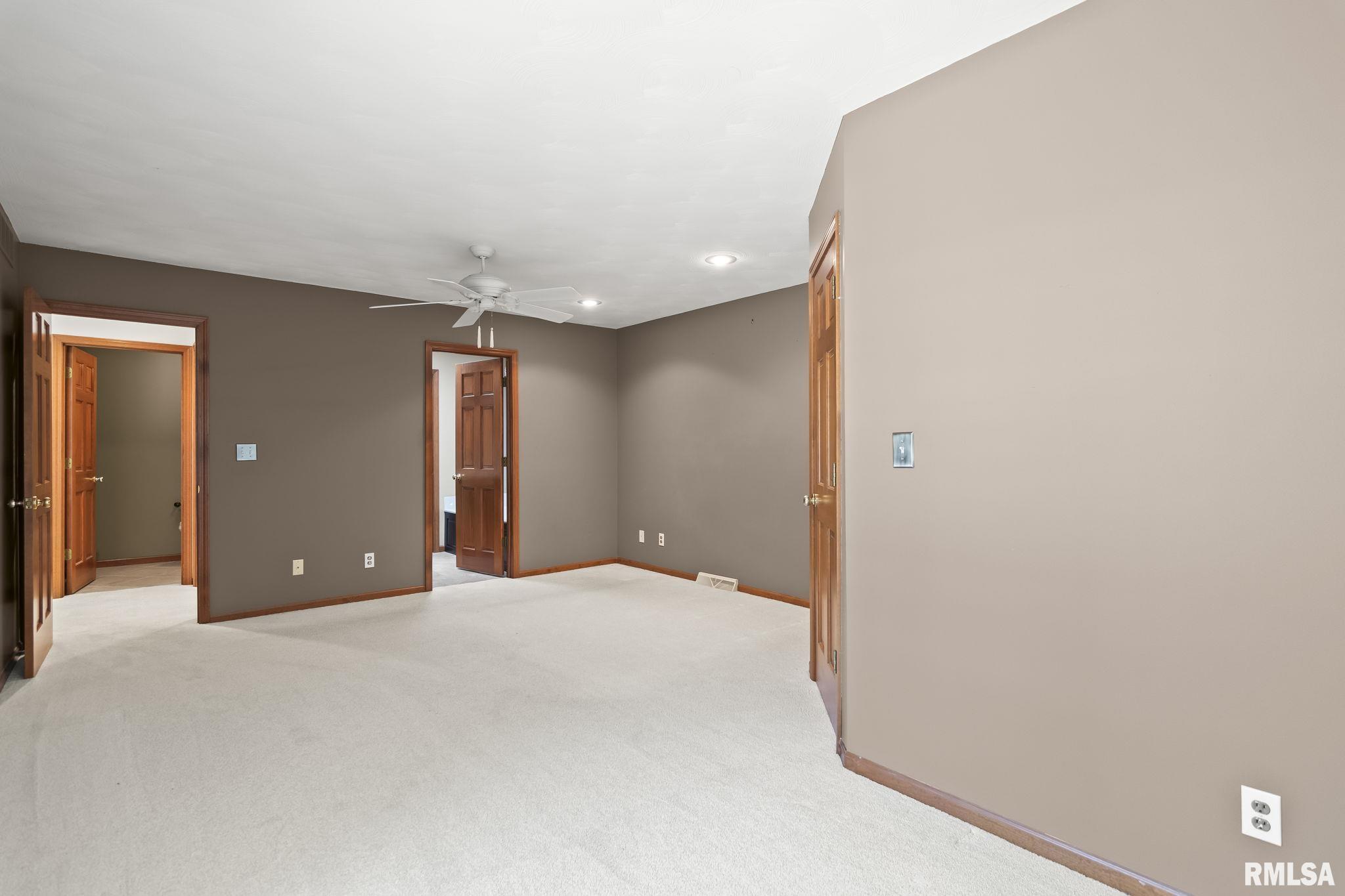 2526 CHAPEL HILL Drive