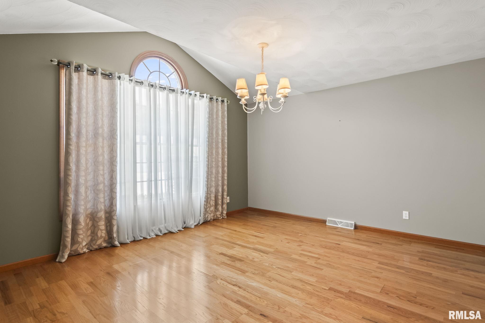 2526 CHAPEL HILL Drive