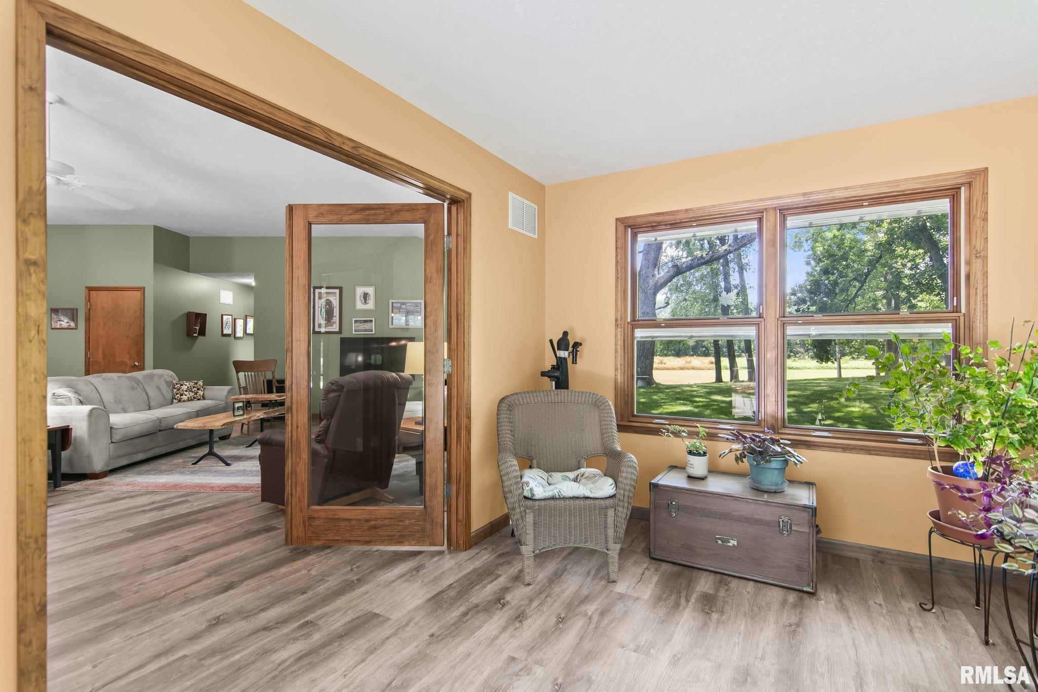 510 W ELM Street