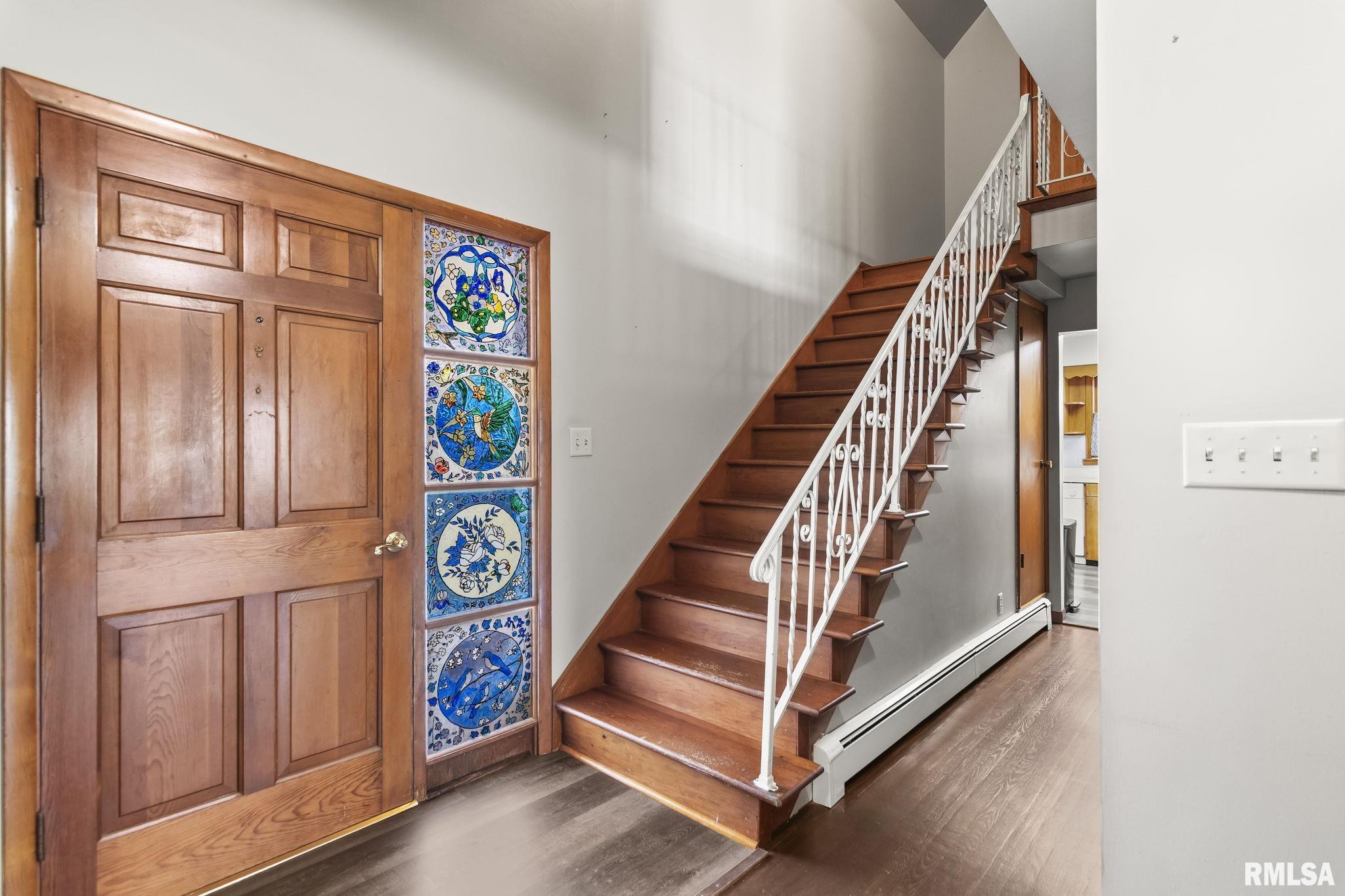 113 W WALNUT Street