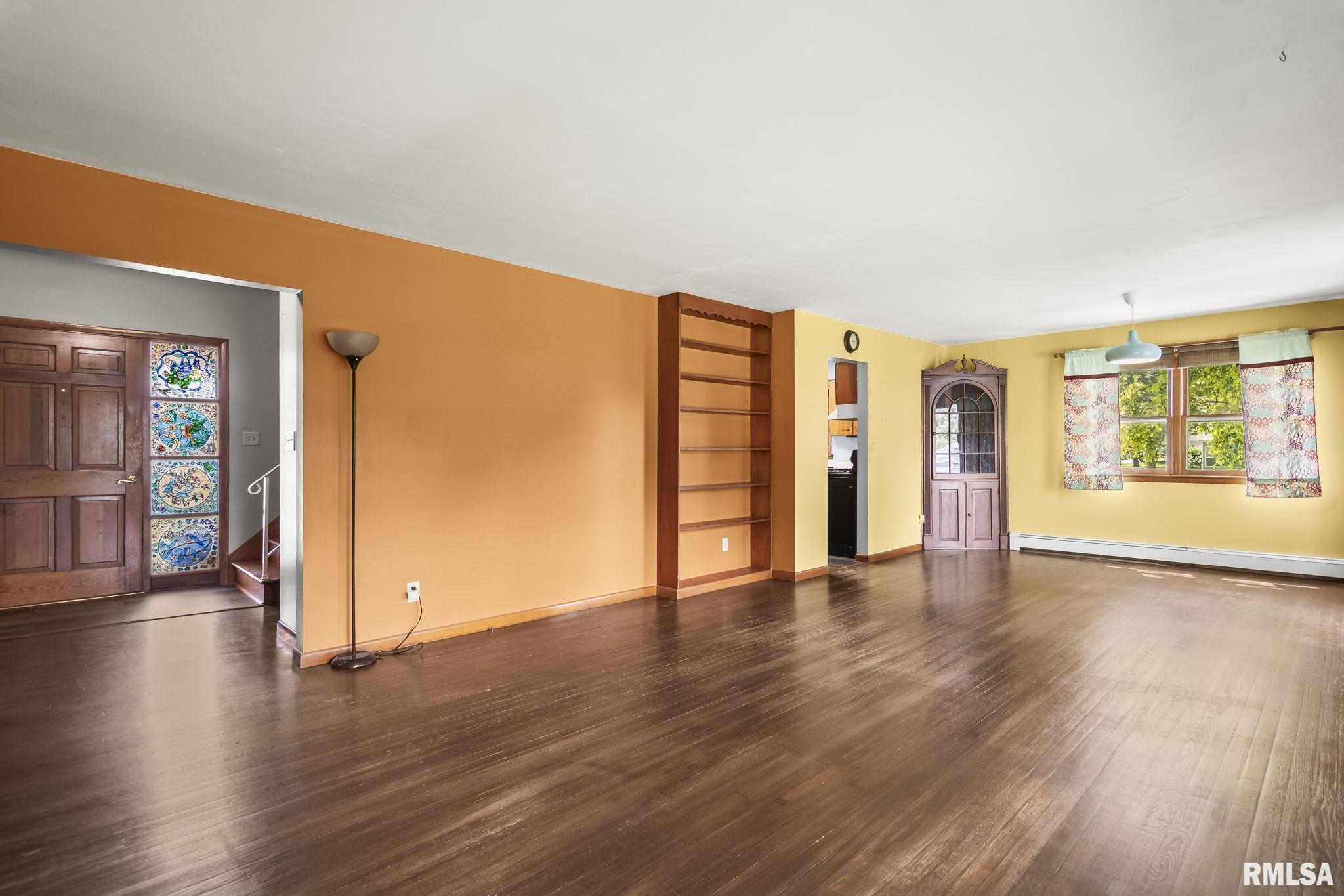 113 W WALNUT Street