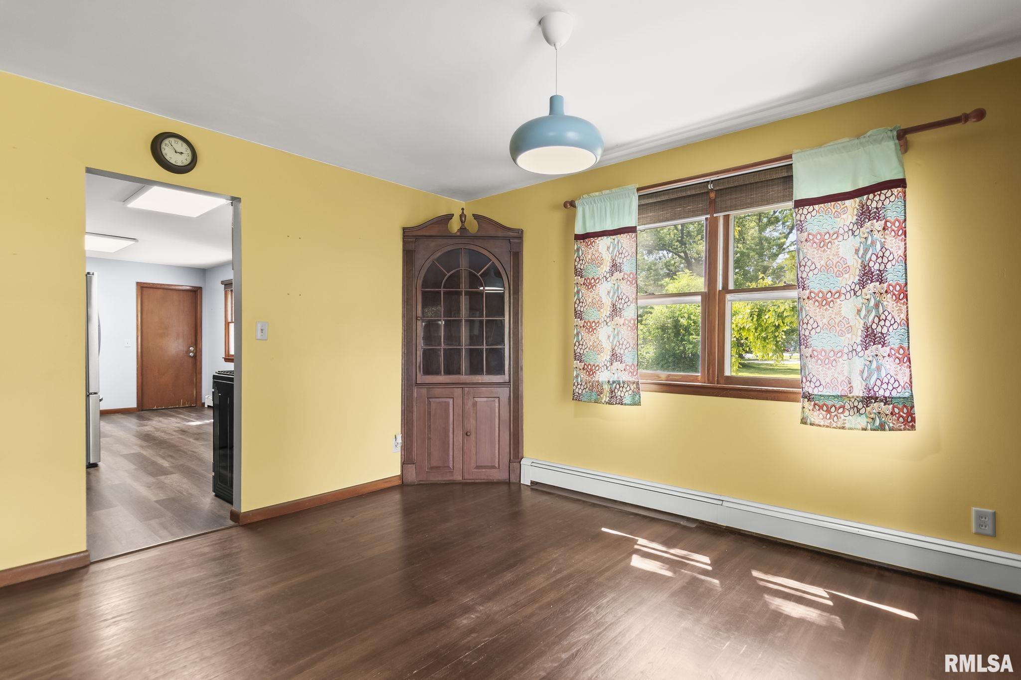 113 W WALNUT Street