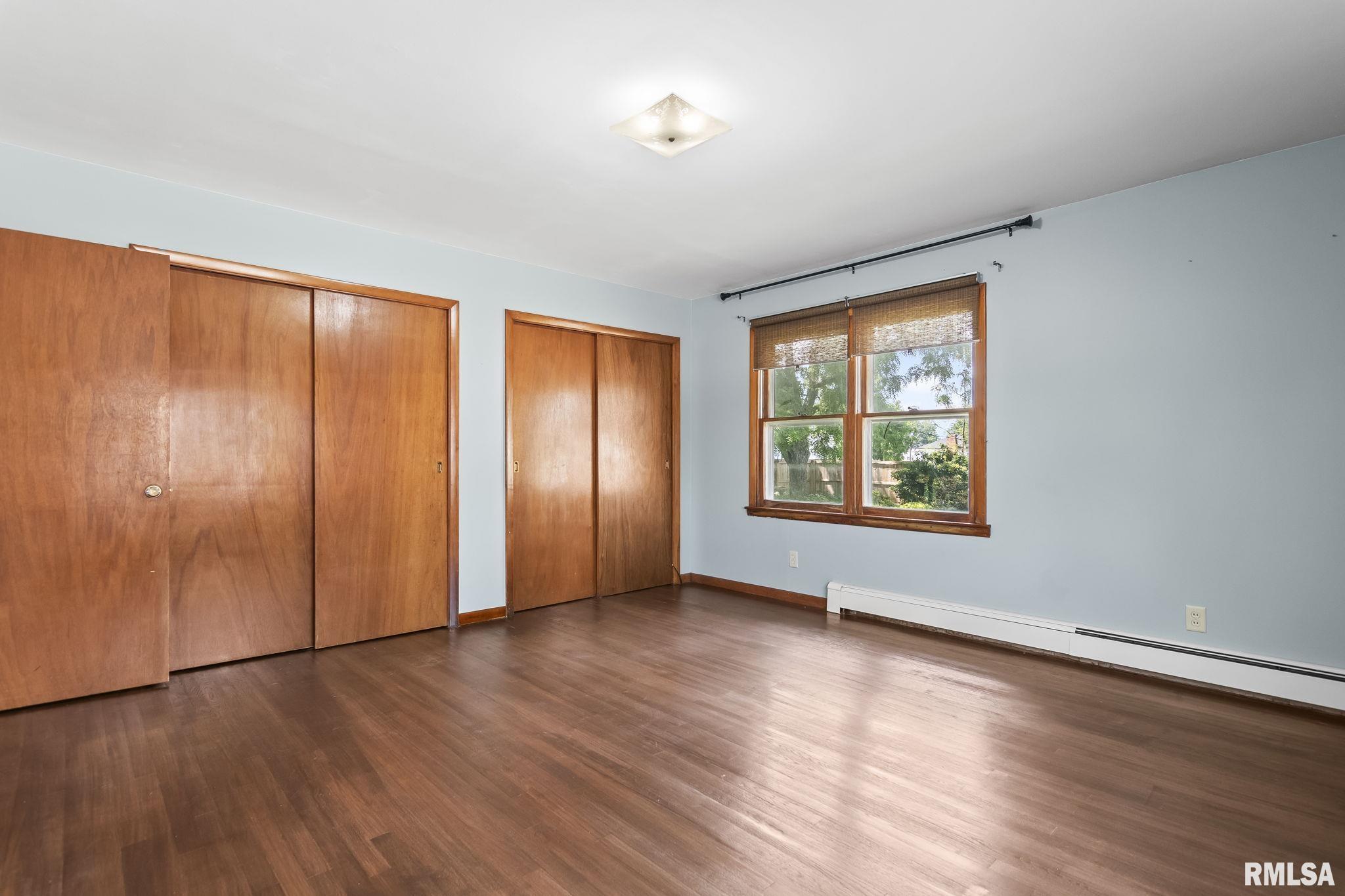 113 W WALNUT Street