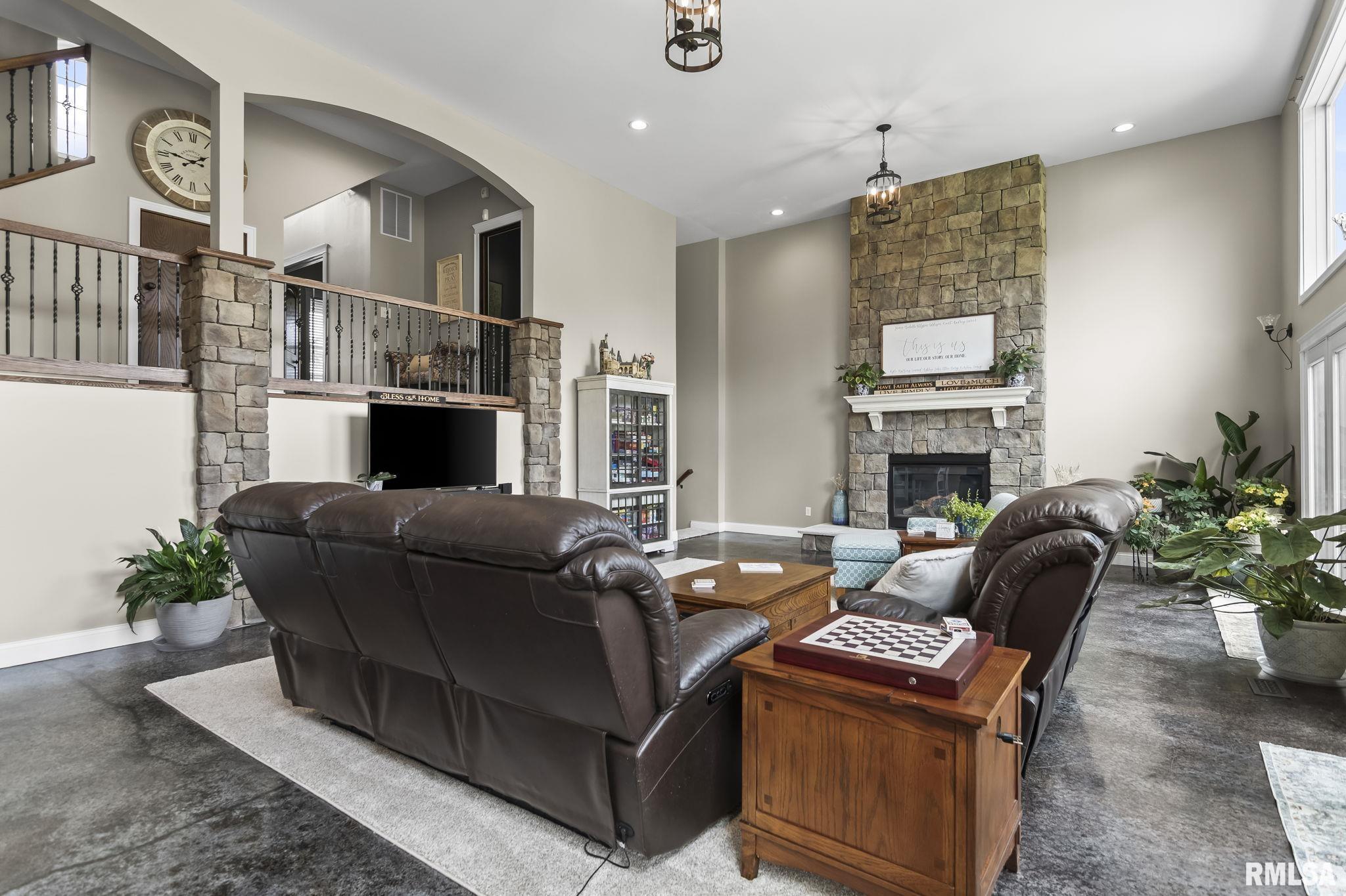 6644 REAGAN Drive