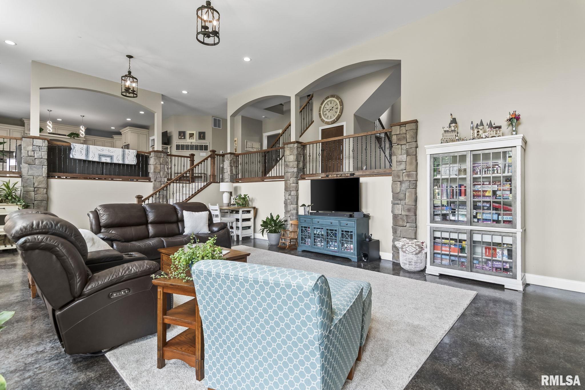 6644 REAGAN Drive