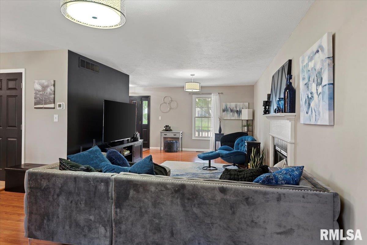 3813 Kerry Boulevard
