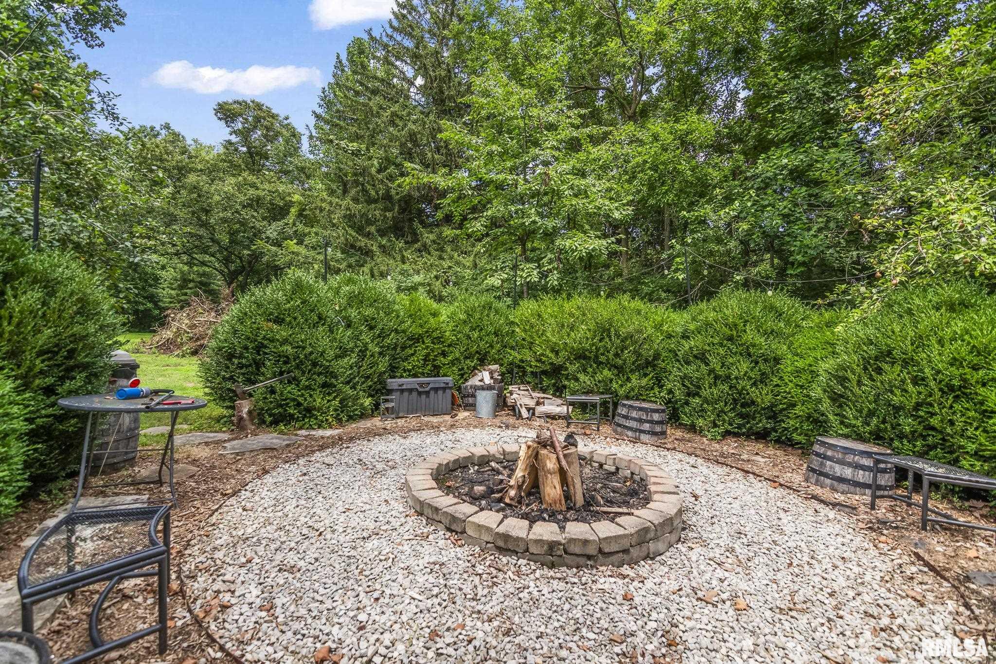 2624 E LAKE SHORE Drive