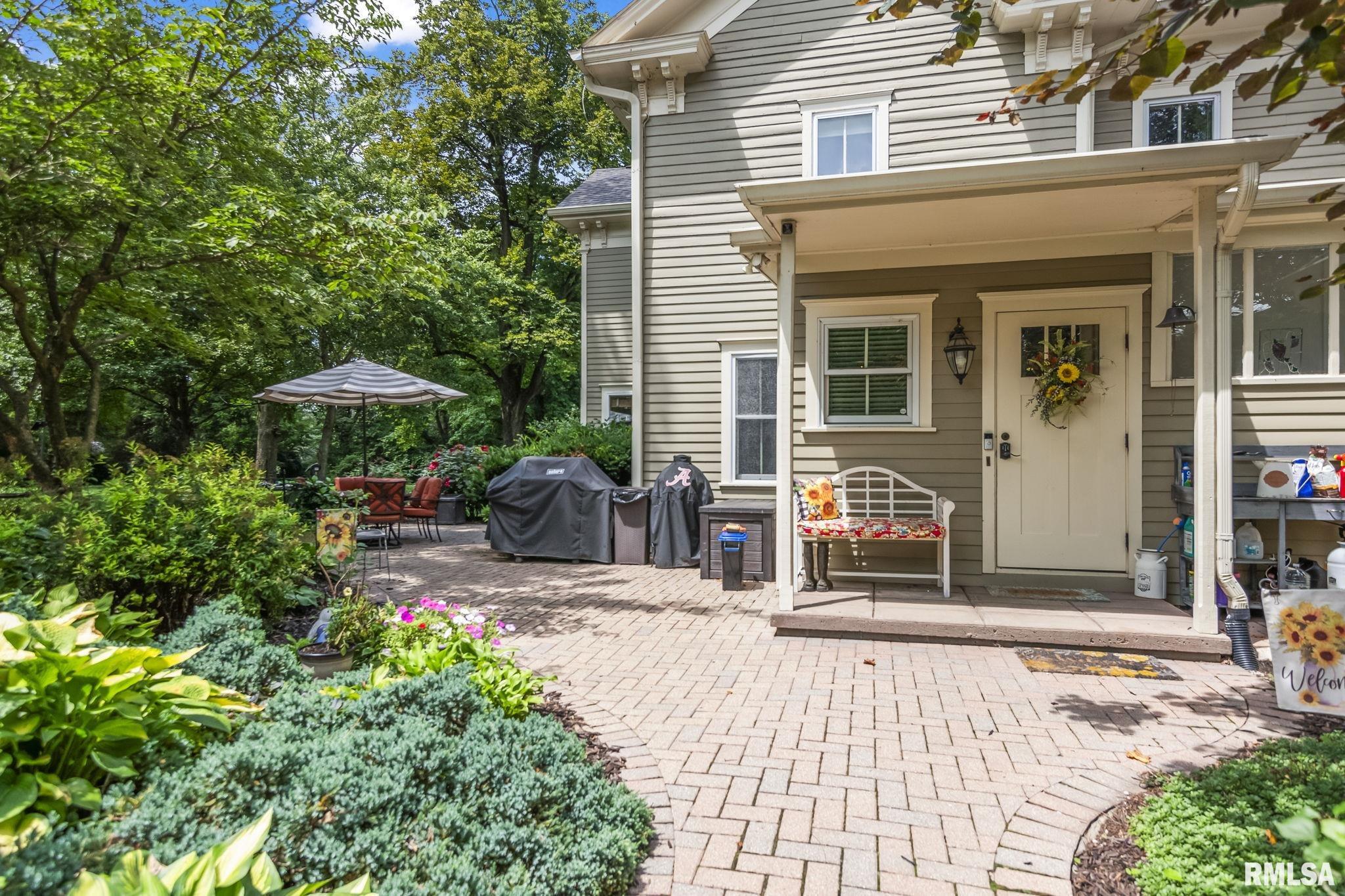 2624 E LAKE SHORE Drive